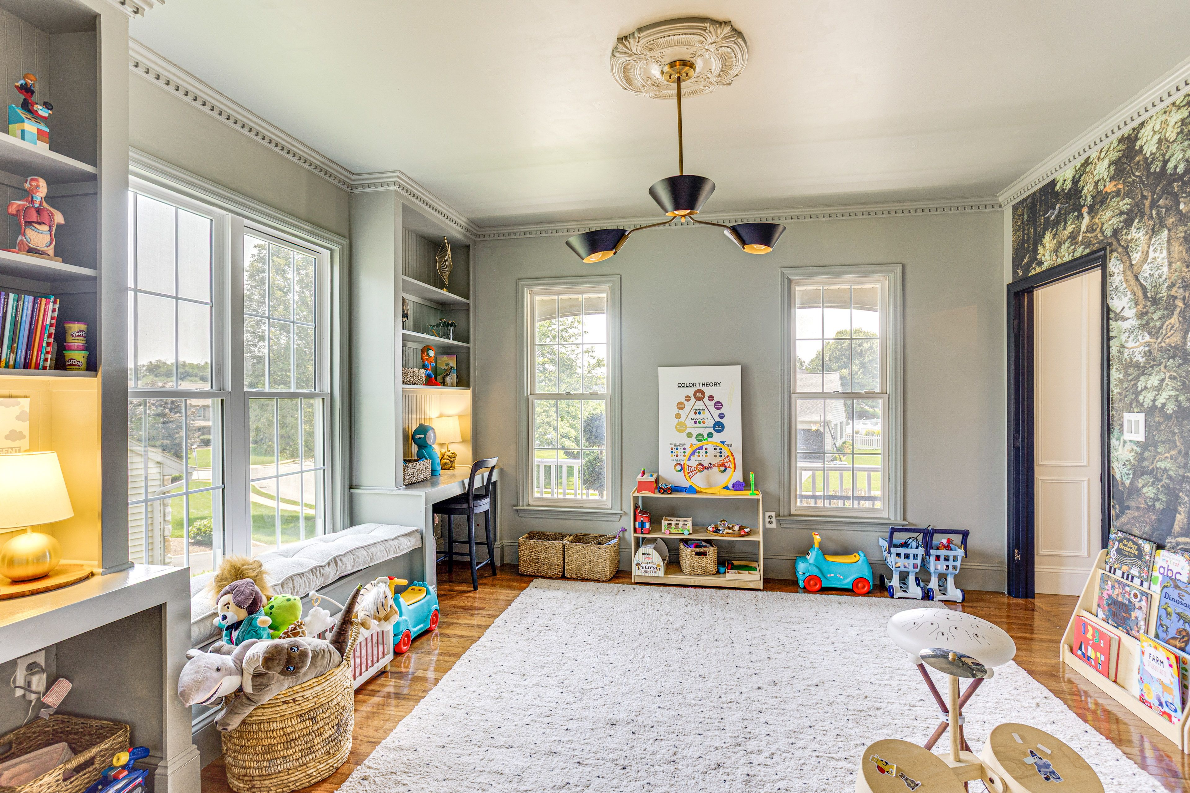 Children's Playroom | 1st Floor | 2 Desks | Board Games | Books