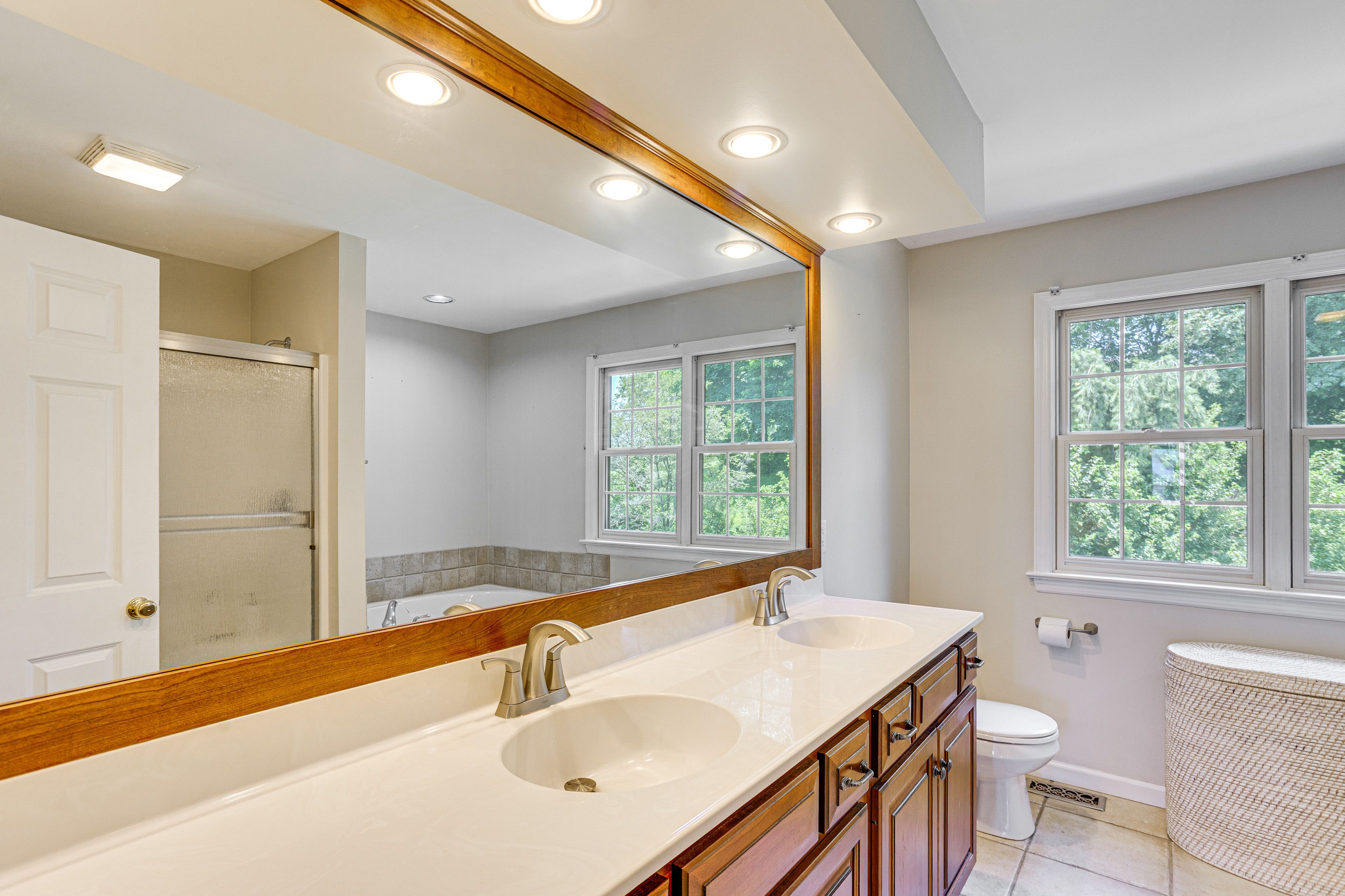 Full Bathroom | 2nd Floor
