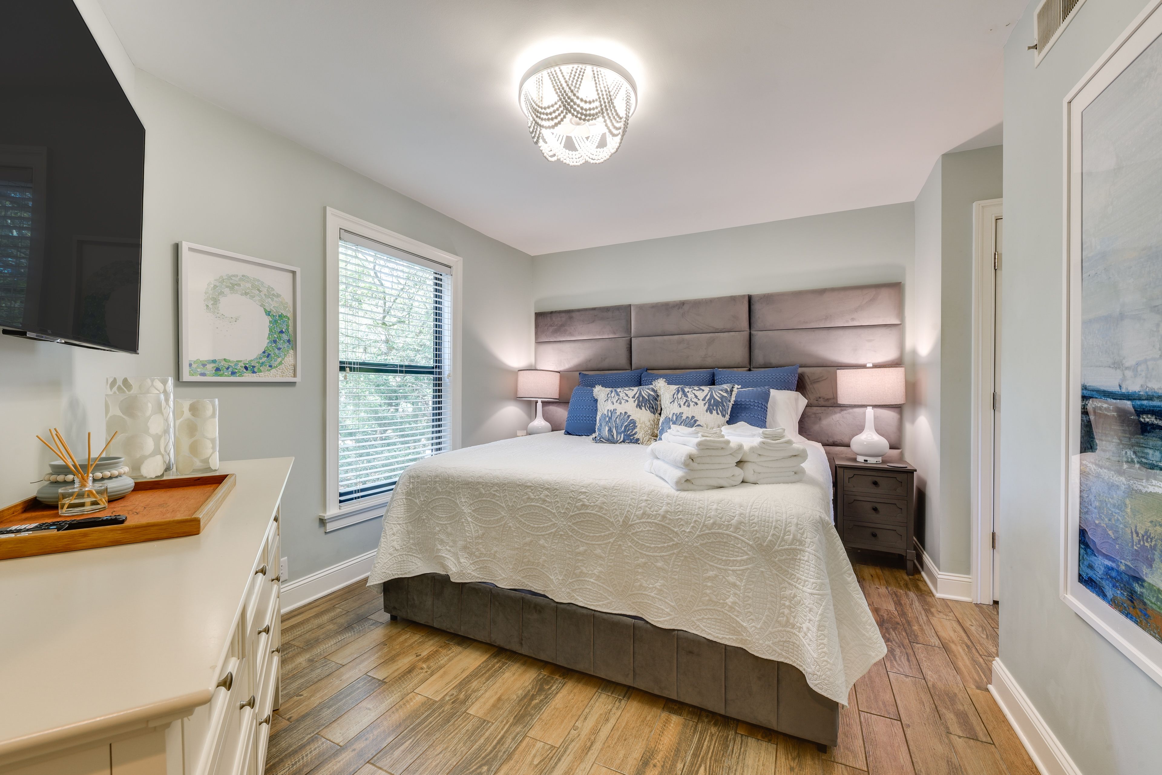 Bedroom 1 | King Bed | Smart TV