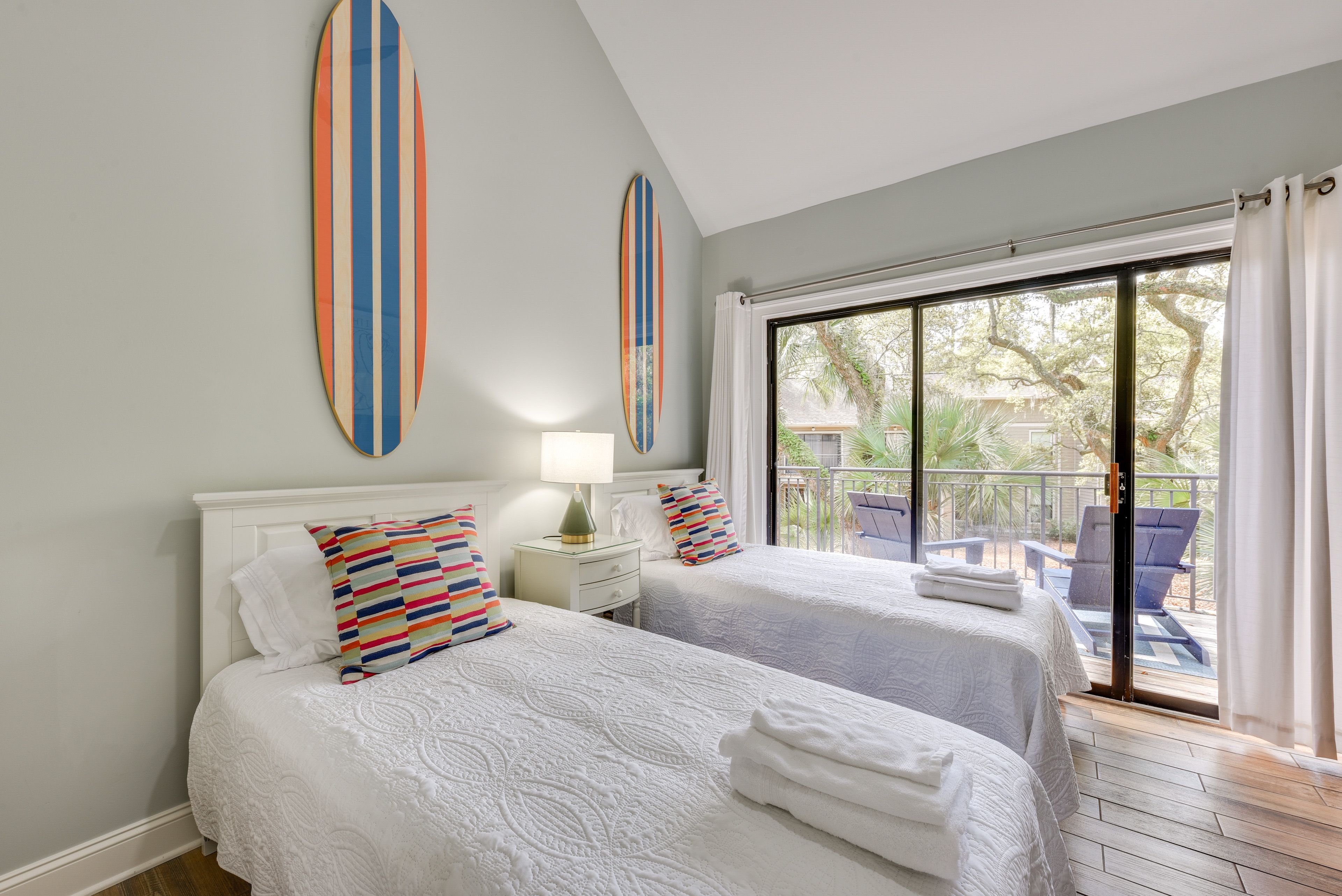 Bedroom 2 | 2 Twin Beds | Smart TV