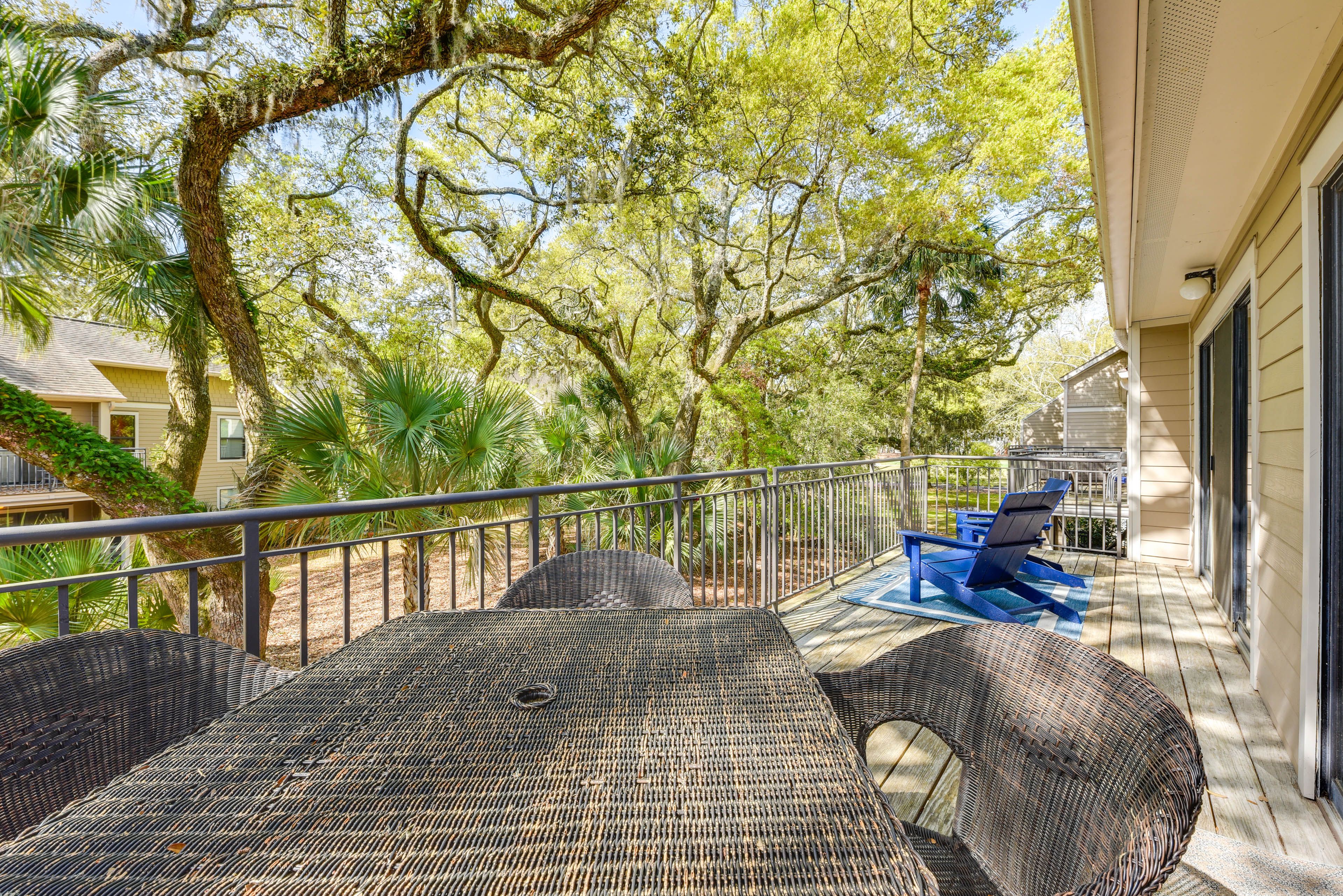 Condo Exterior | Furnished Deck | Dining Area