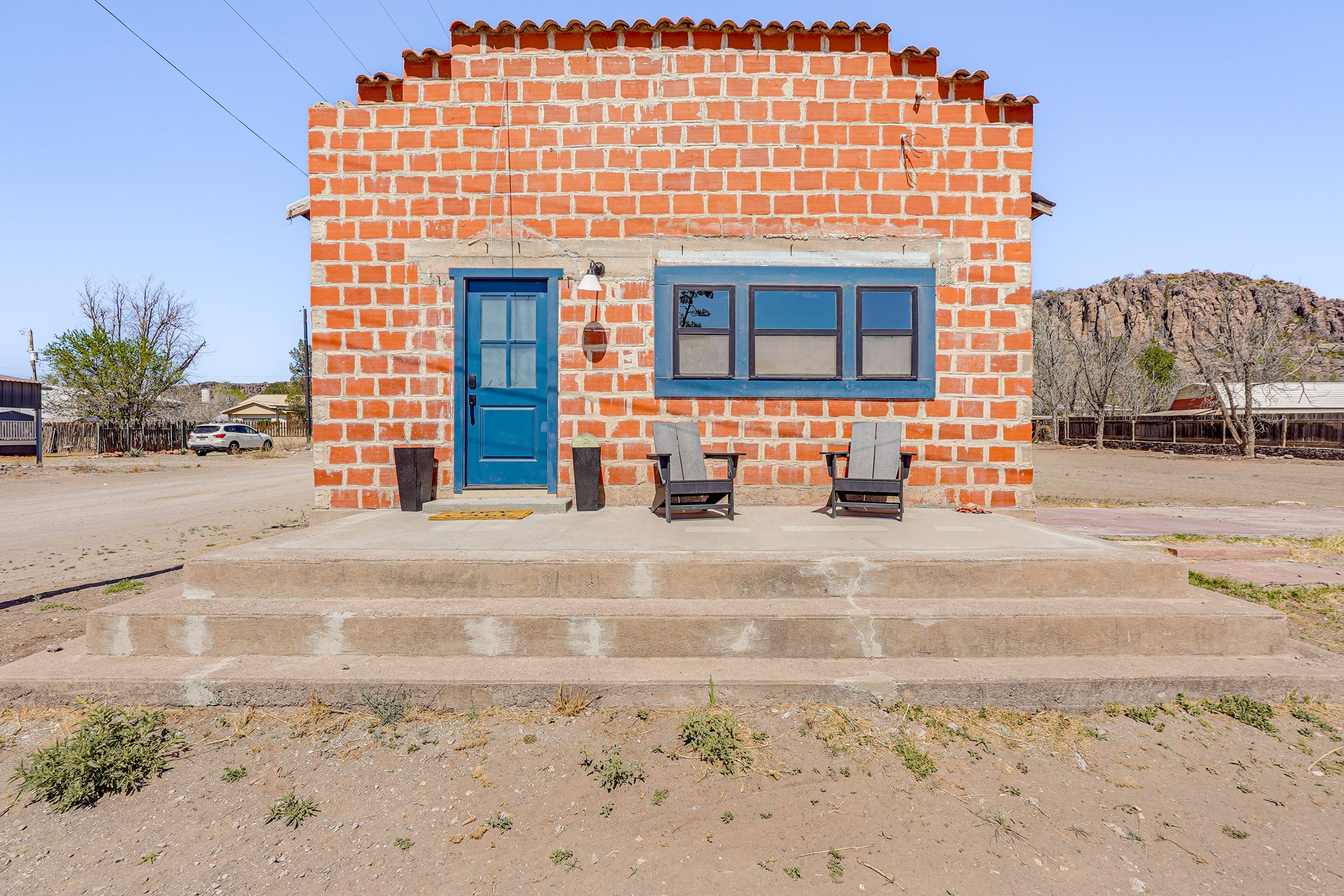 Home Exterior | Furnished Patio | 15 Mi to the McDonald Observatory