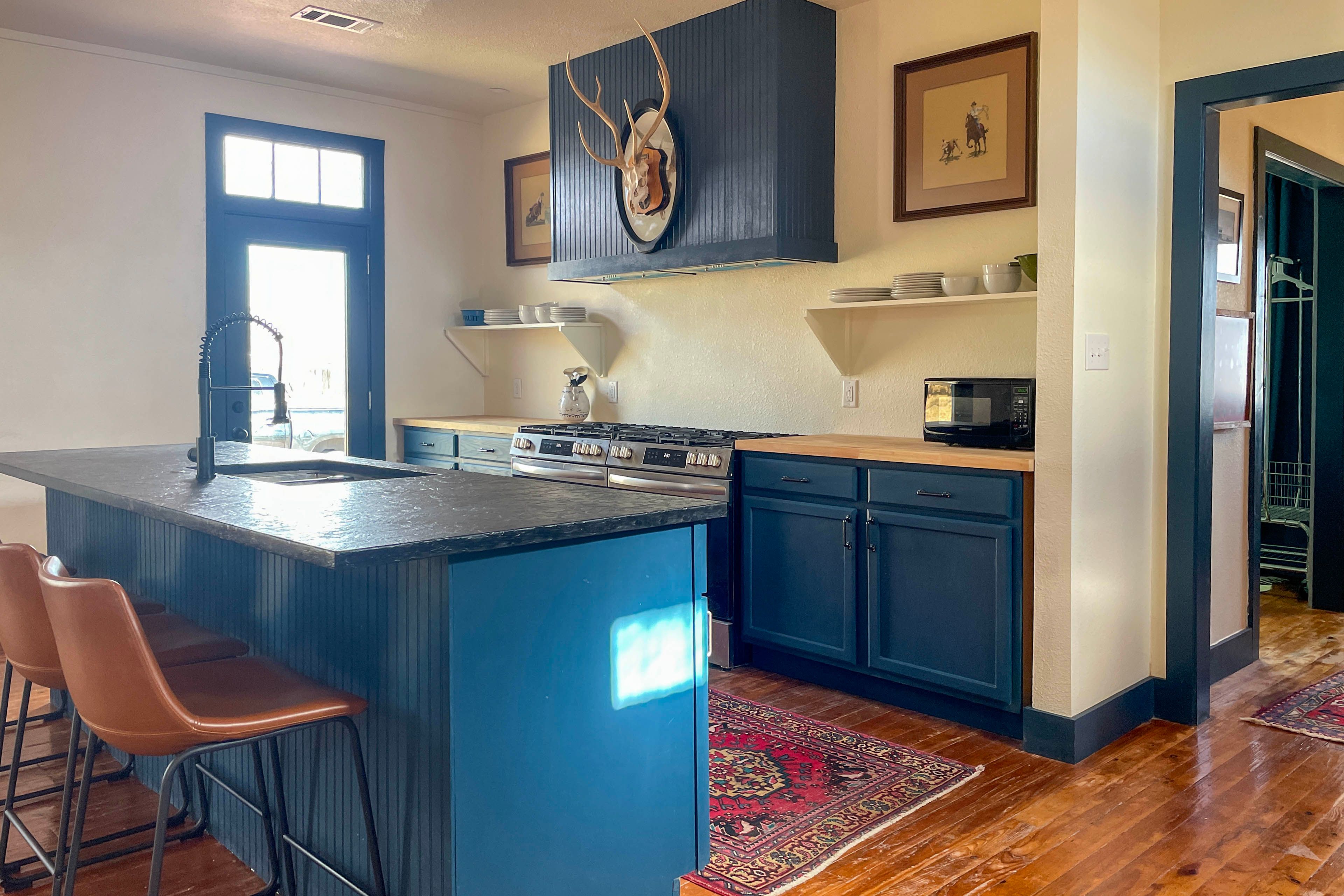 Kitchen | Keurig/Drip Coffee Maker | Blender | Toaster | Cooking Basics