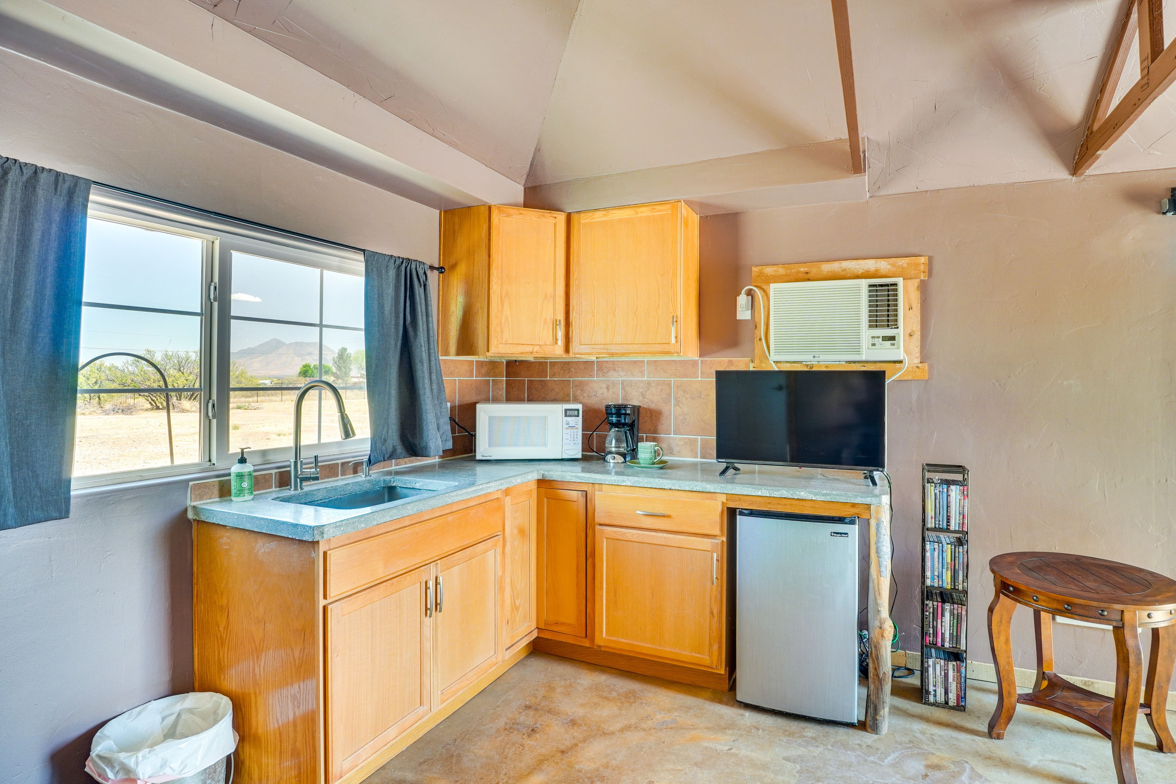 Kitchenette | Mini Refrigerator