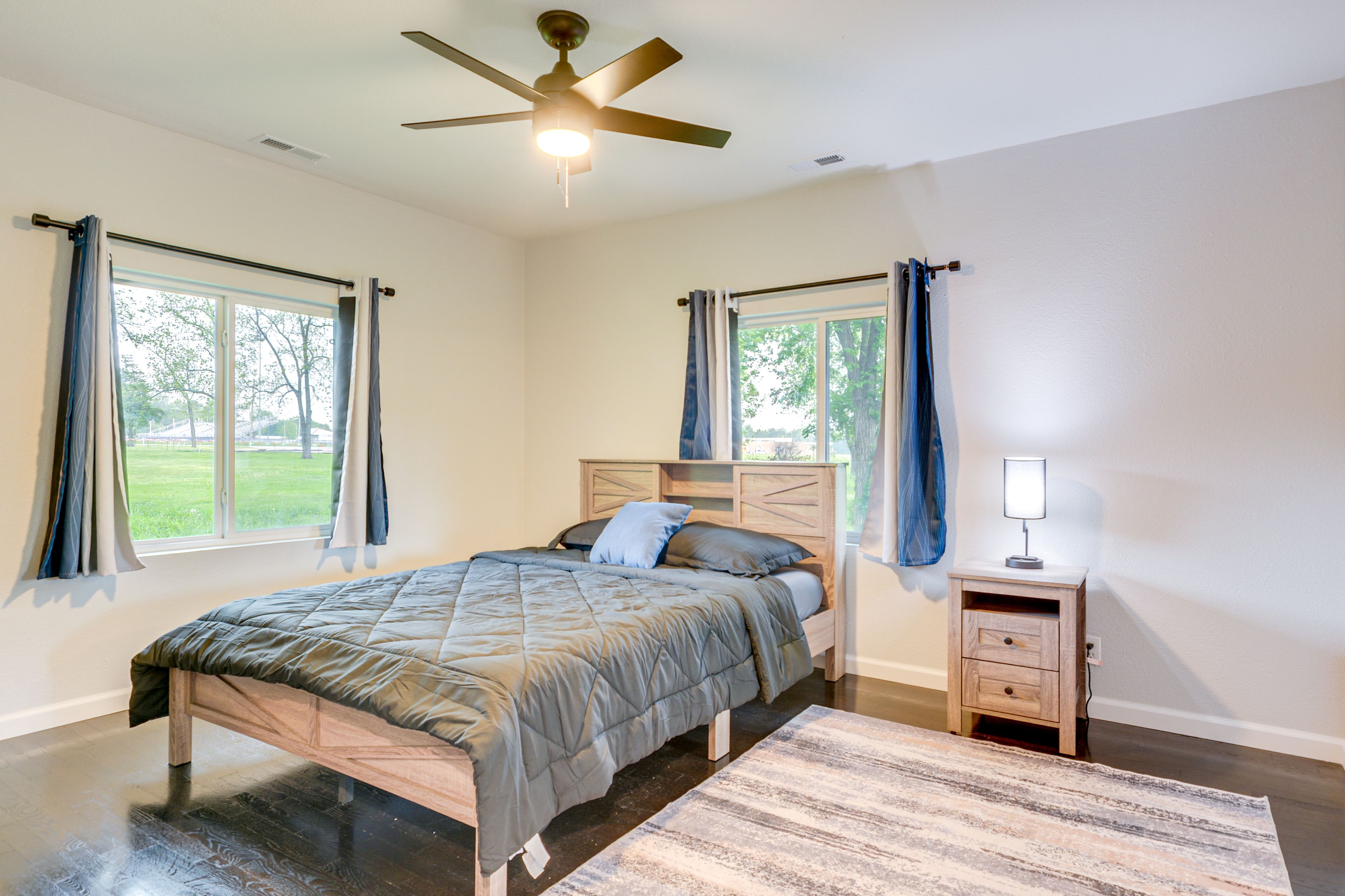 Bedroom 2 | Queen Bed | Smart TV