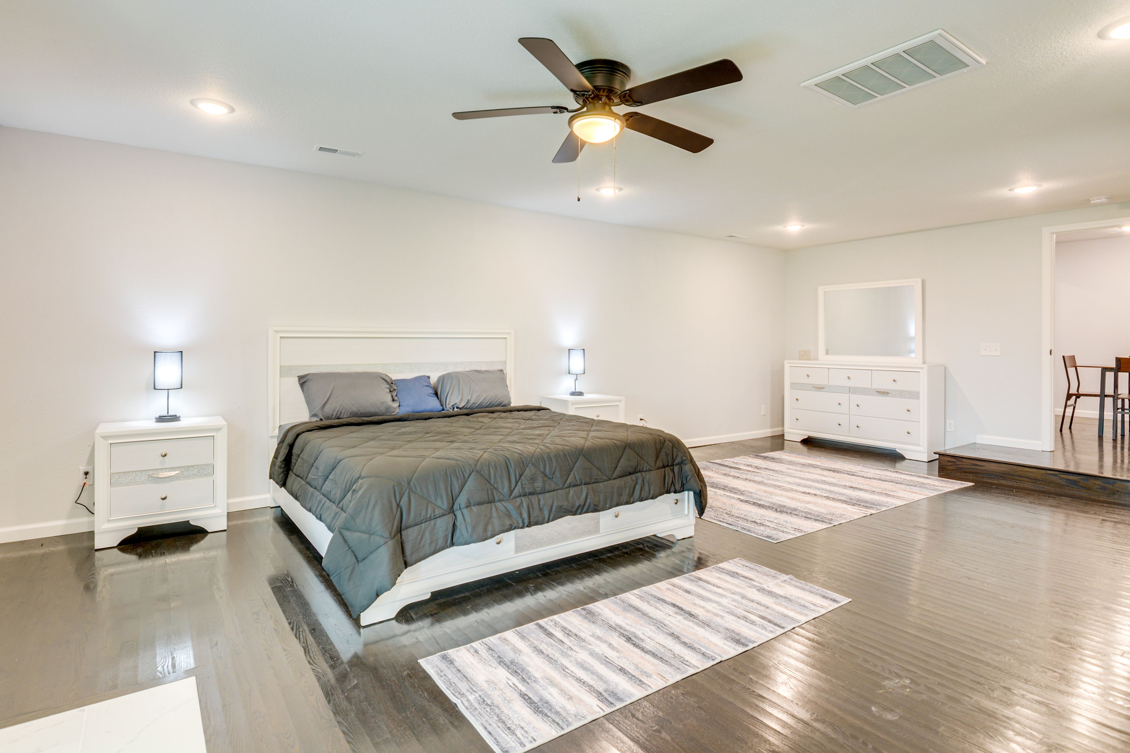 Bedroom 1 | King Bed | Linens Provided | Smart TV | En-Suite Bathroom