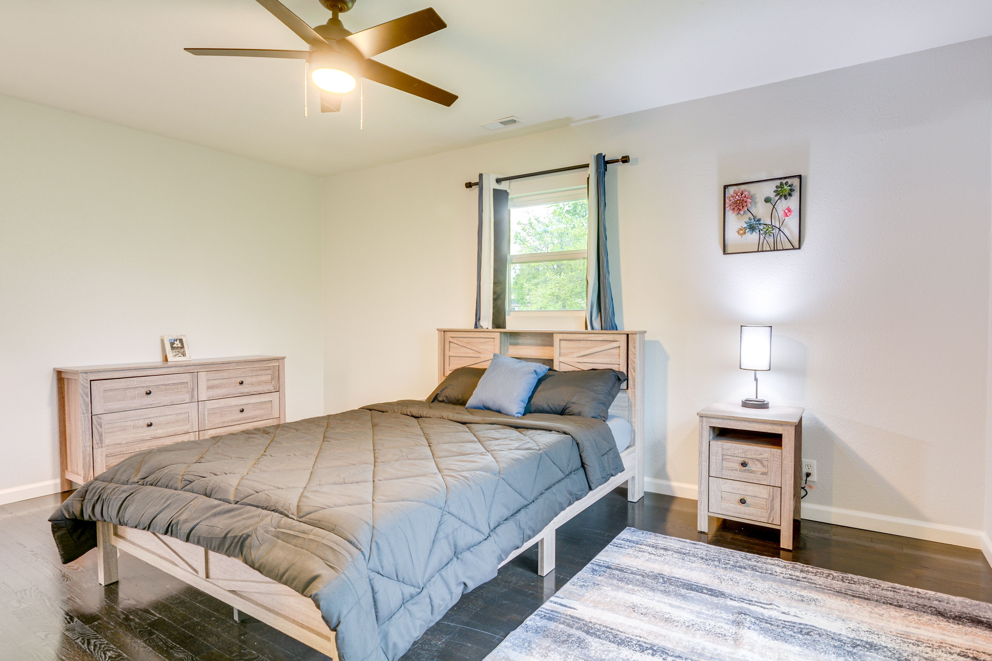 Bedroom 3 | Queen Bed | Smart TV