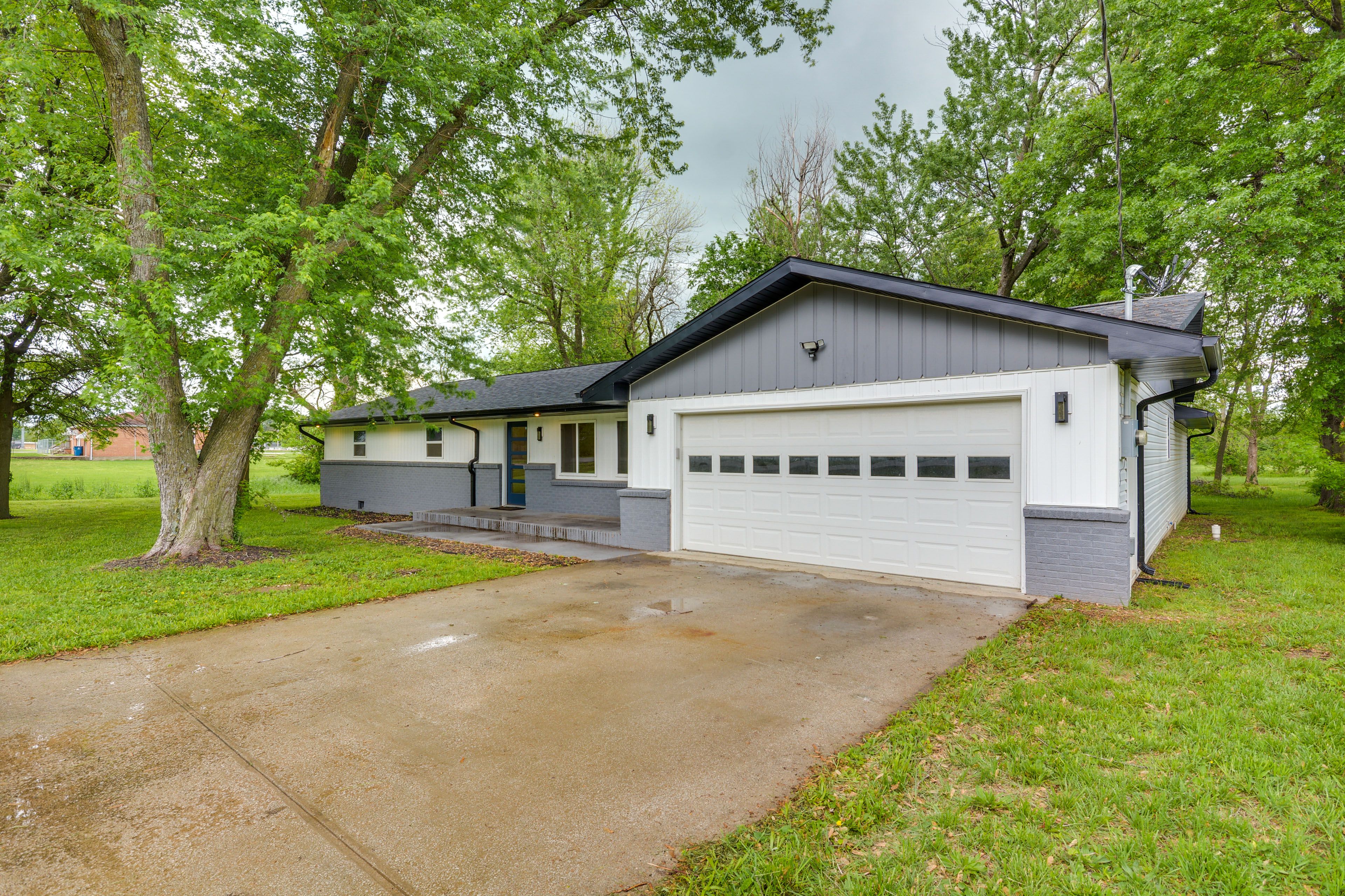 Exterior | Parking | Garage (2 Vehicles) | Driveway (2 Vehicles)
