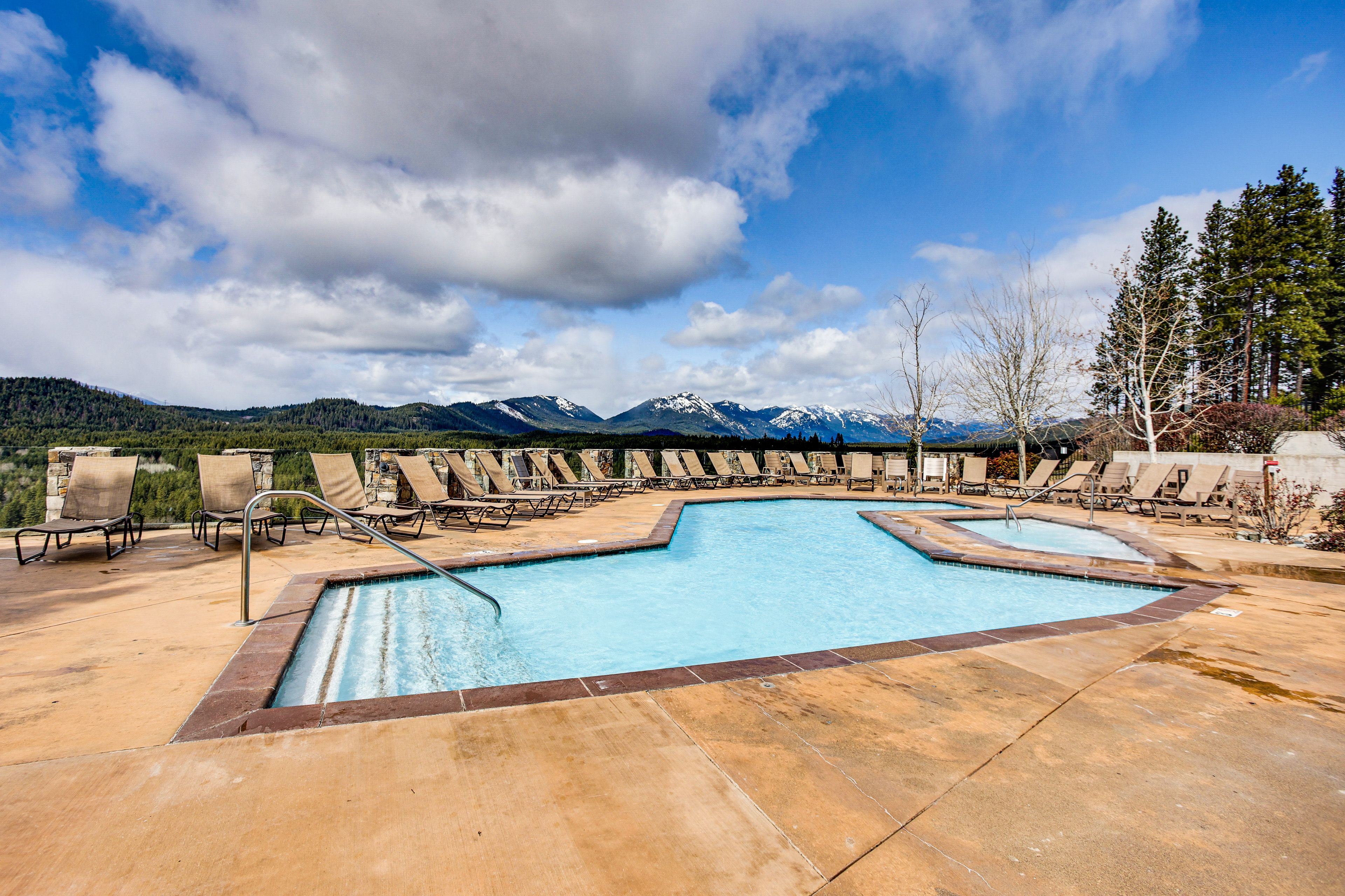 Community Pool | The Lodge at Suncadia Resort