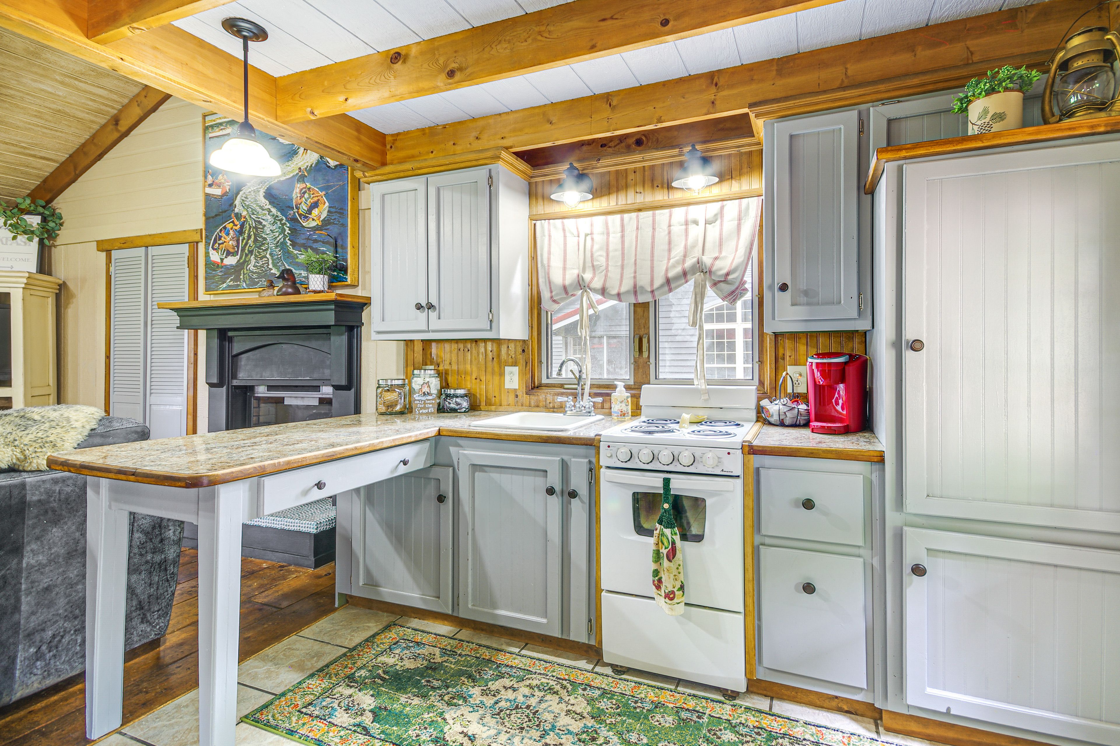Kitchen | Cooking Basics | Single-Serve Coffee Maker | Main Level