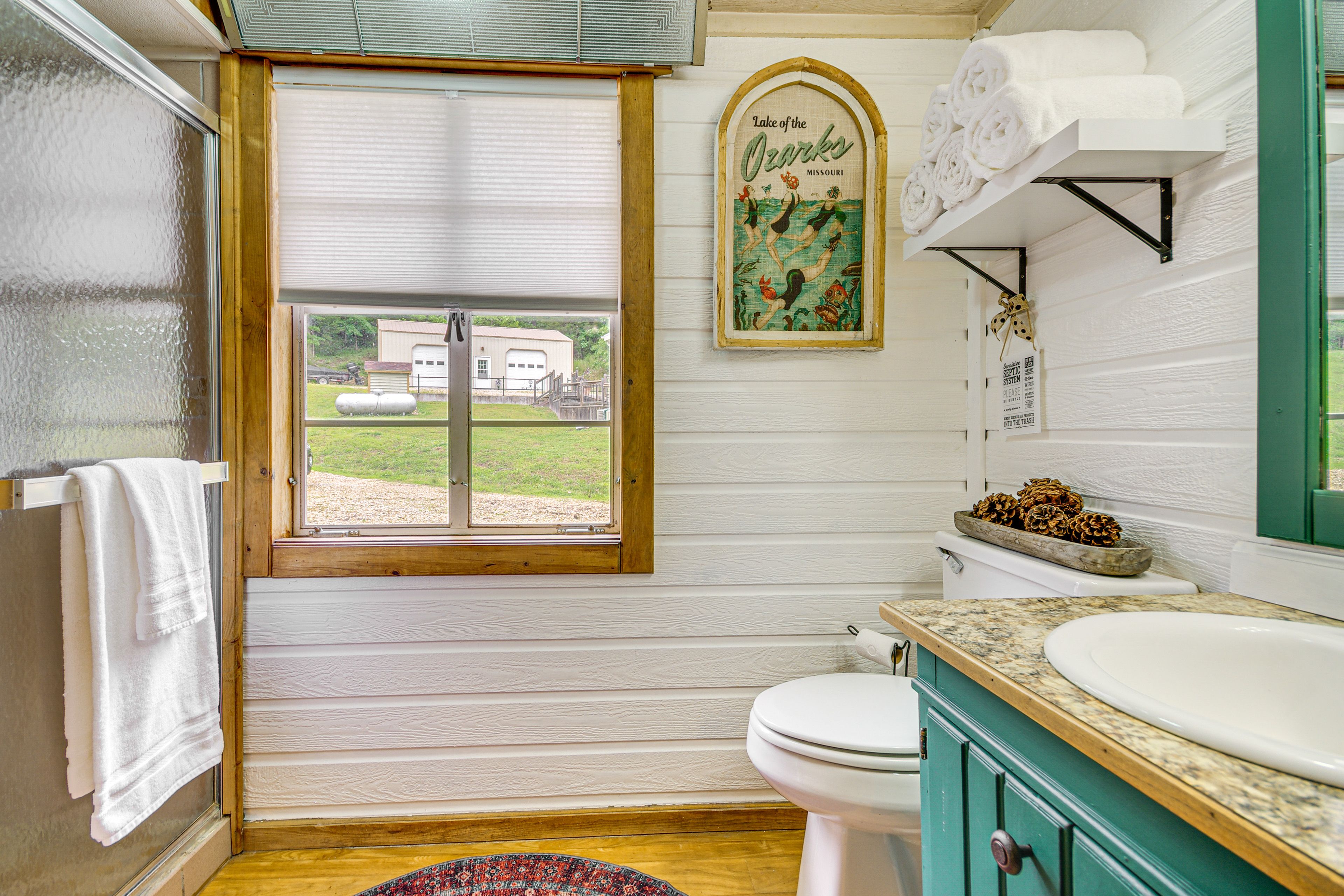 Full Bathroom | Towels & Linens Provided | Main Level