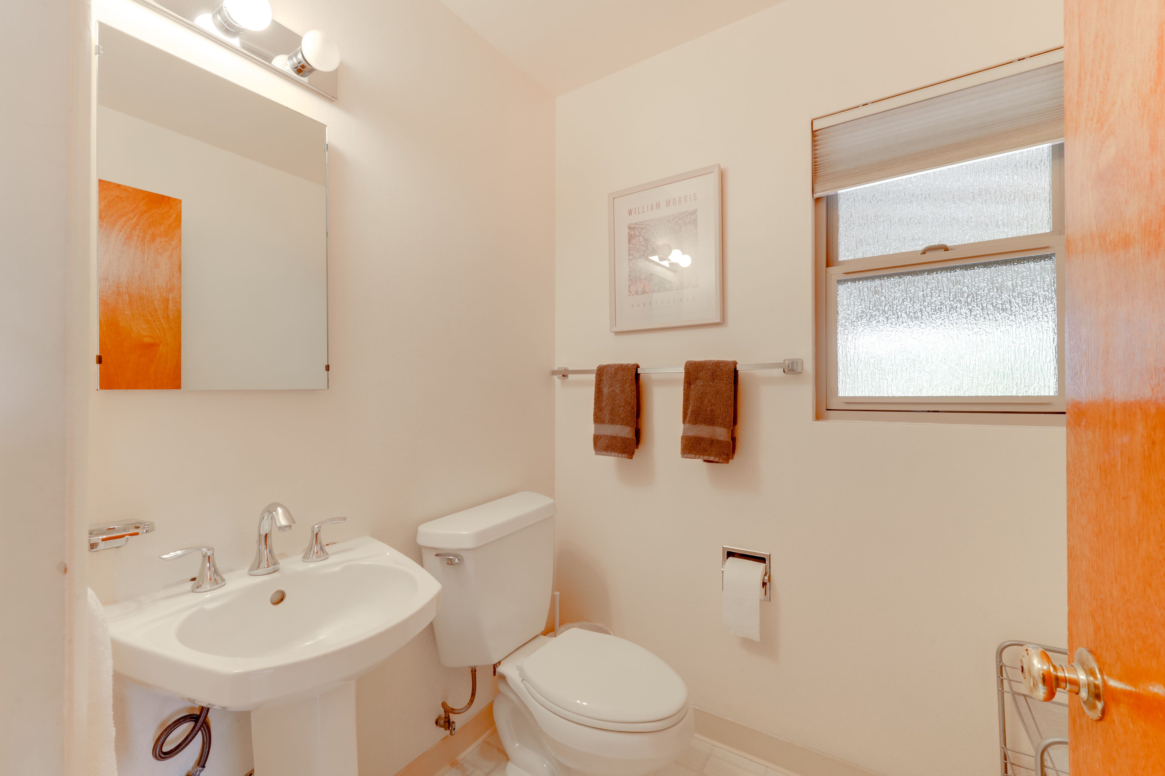 Half Bathroom | Towels Provided
