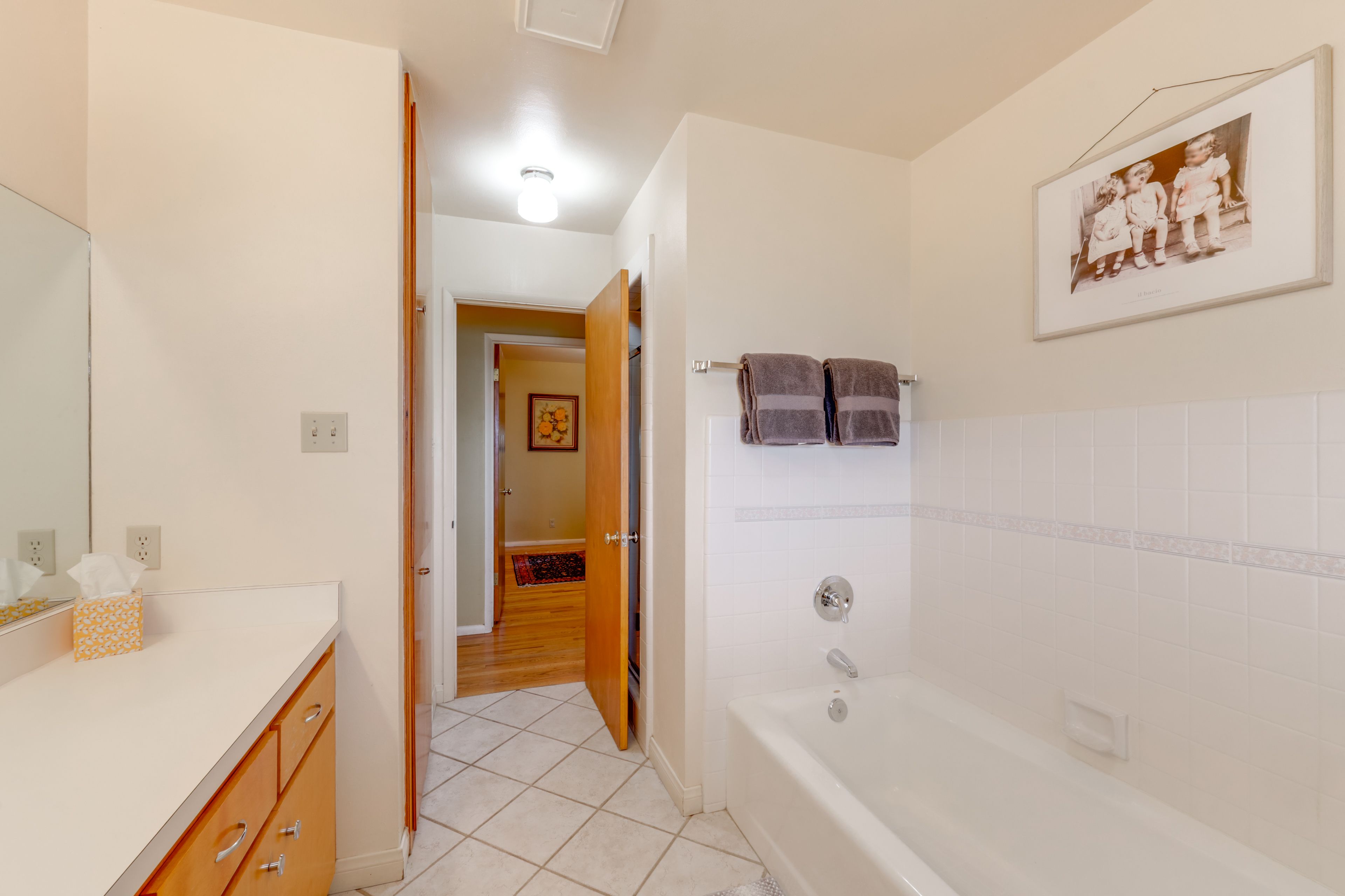 Full Bathroom | Separate Shower & Tub