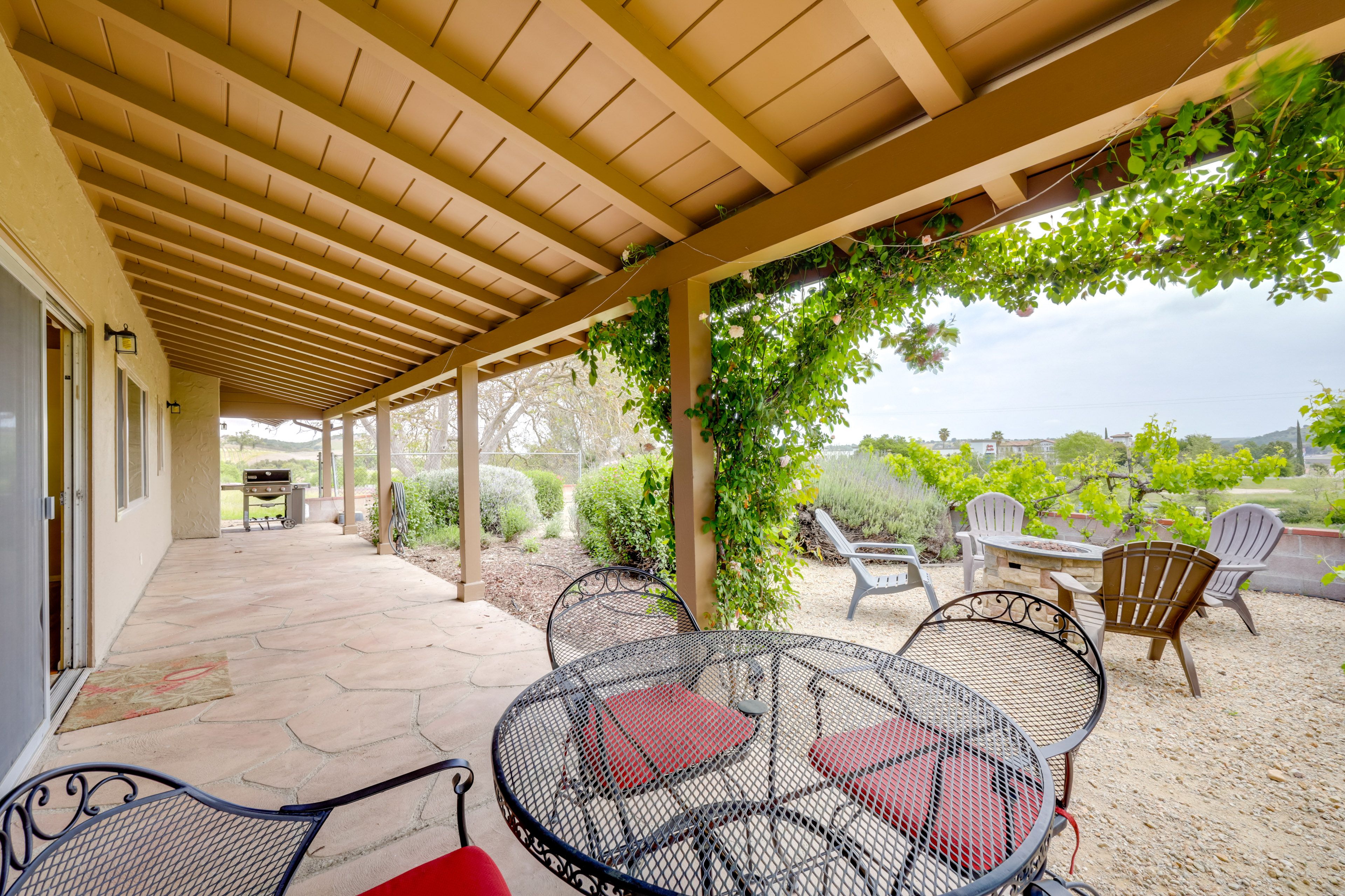 Private Patio | Gas Grill | Fire Pit
