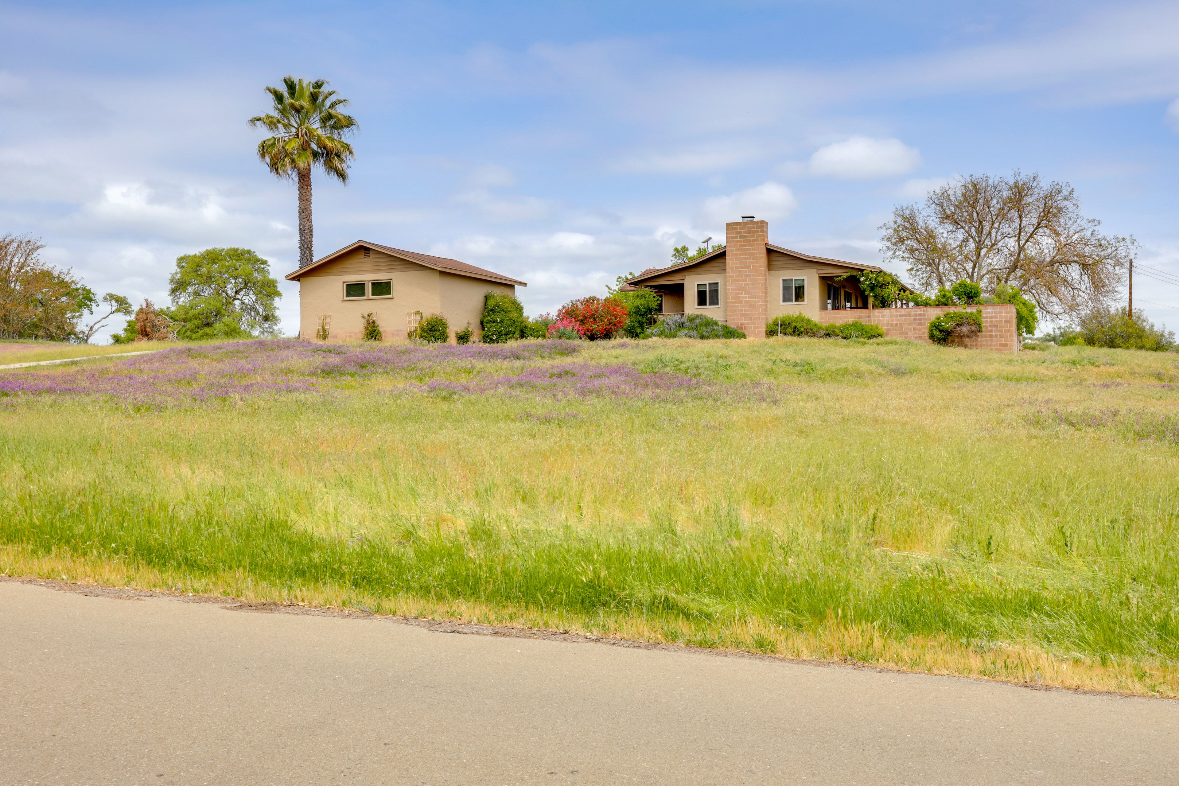 Property Exterior | Single-Story Home | Keyless Entry