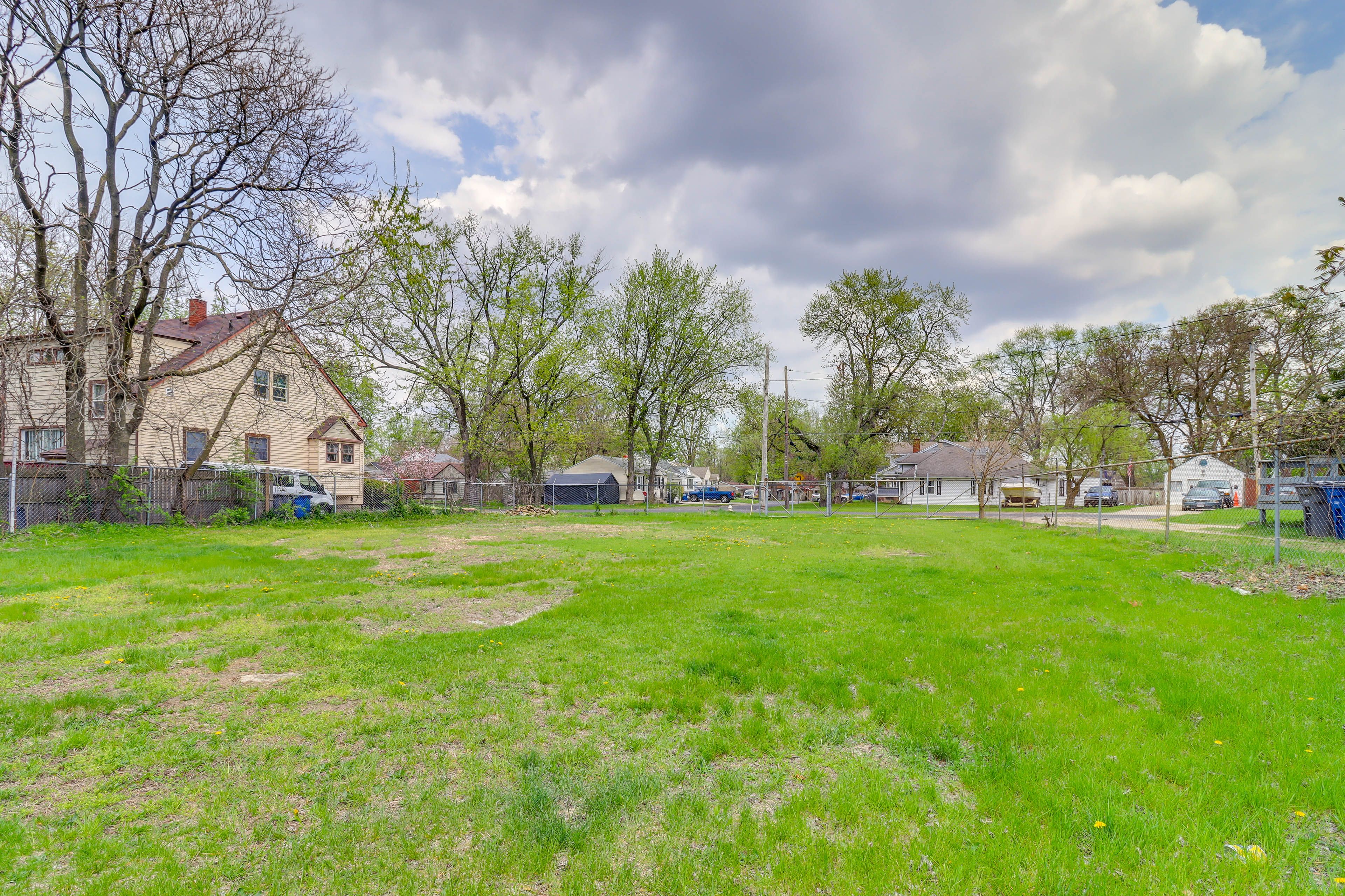 Shared Yard (Not Fully Fenced)