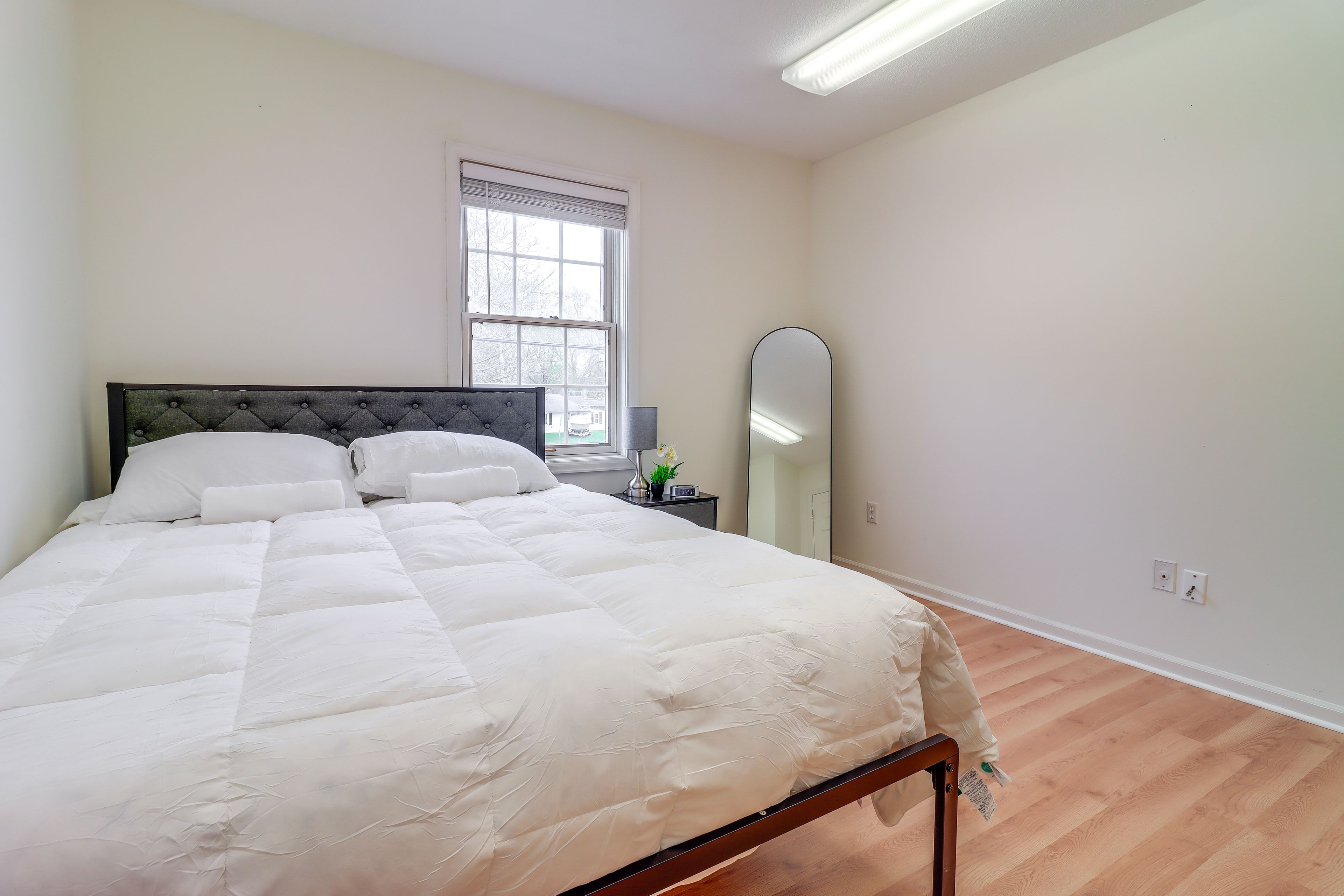Bedroom 1 | Queen Bed