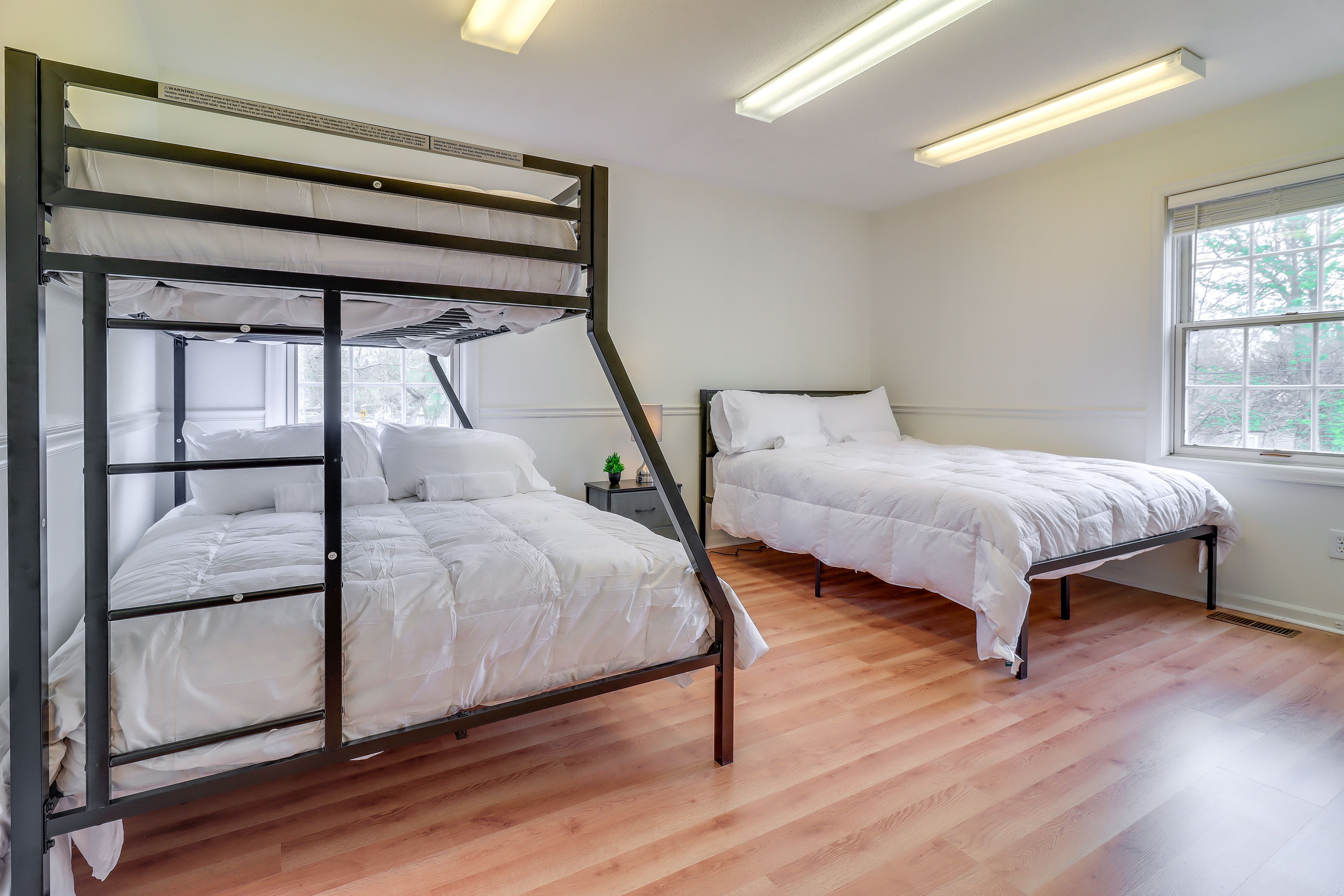 Bedroom 2 | Queen Bed | Twin/Full Bunk Bed
