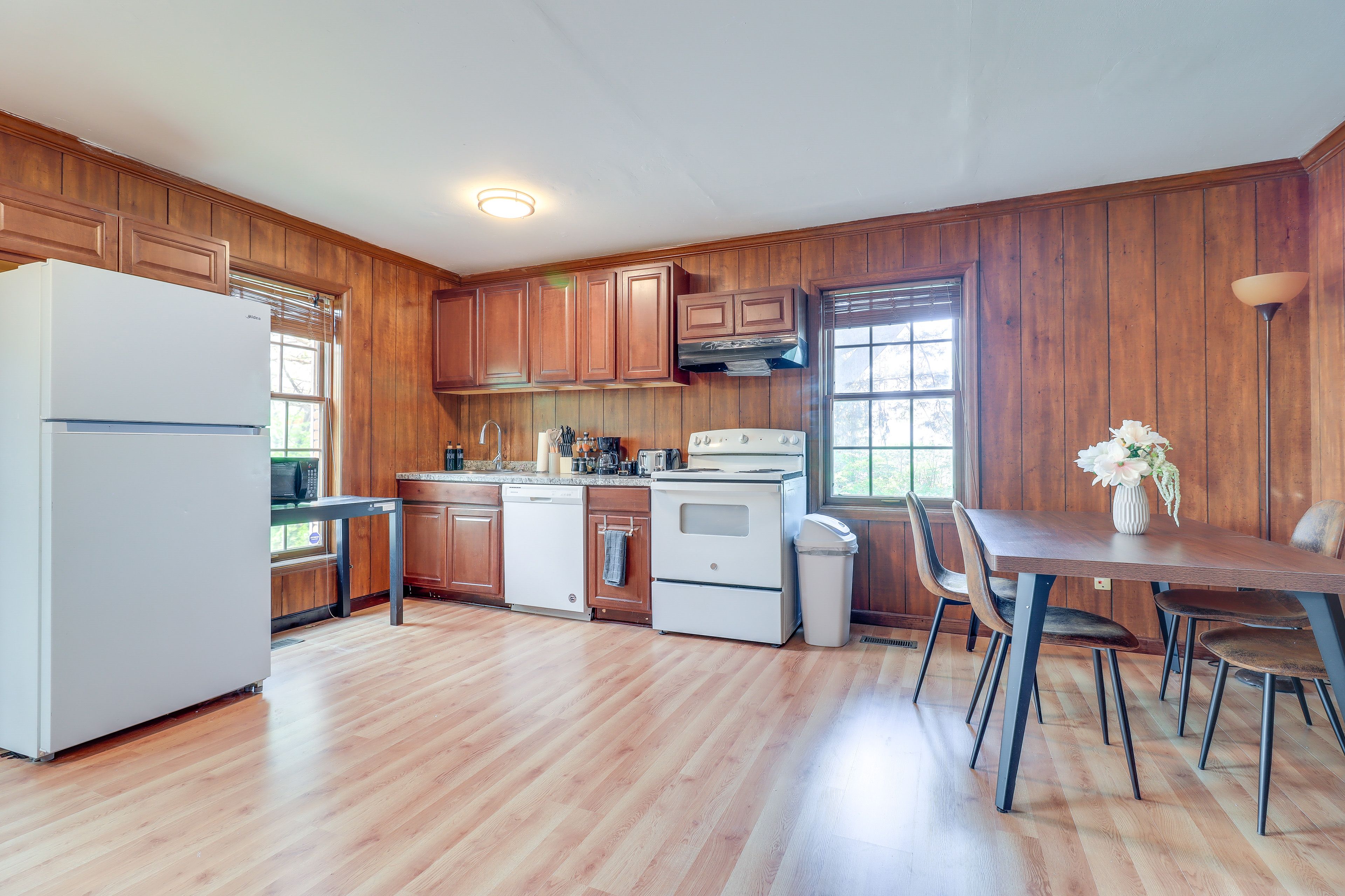 Kitchen | Dishwasher | Drip Coffee Pot | Toaster