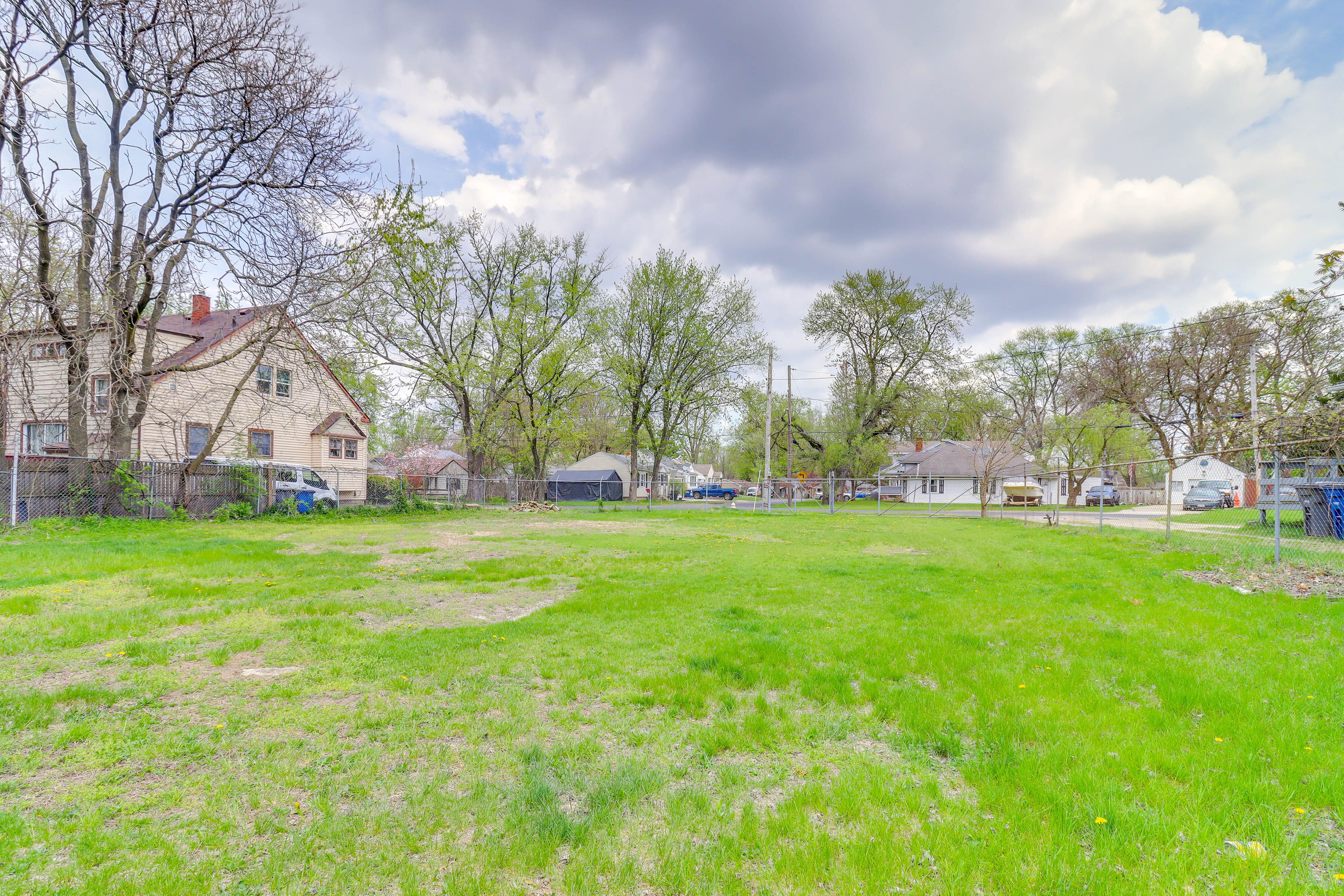 Shared Yard (Not Fully Fenced)
