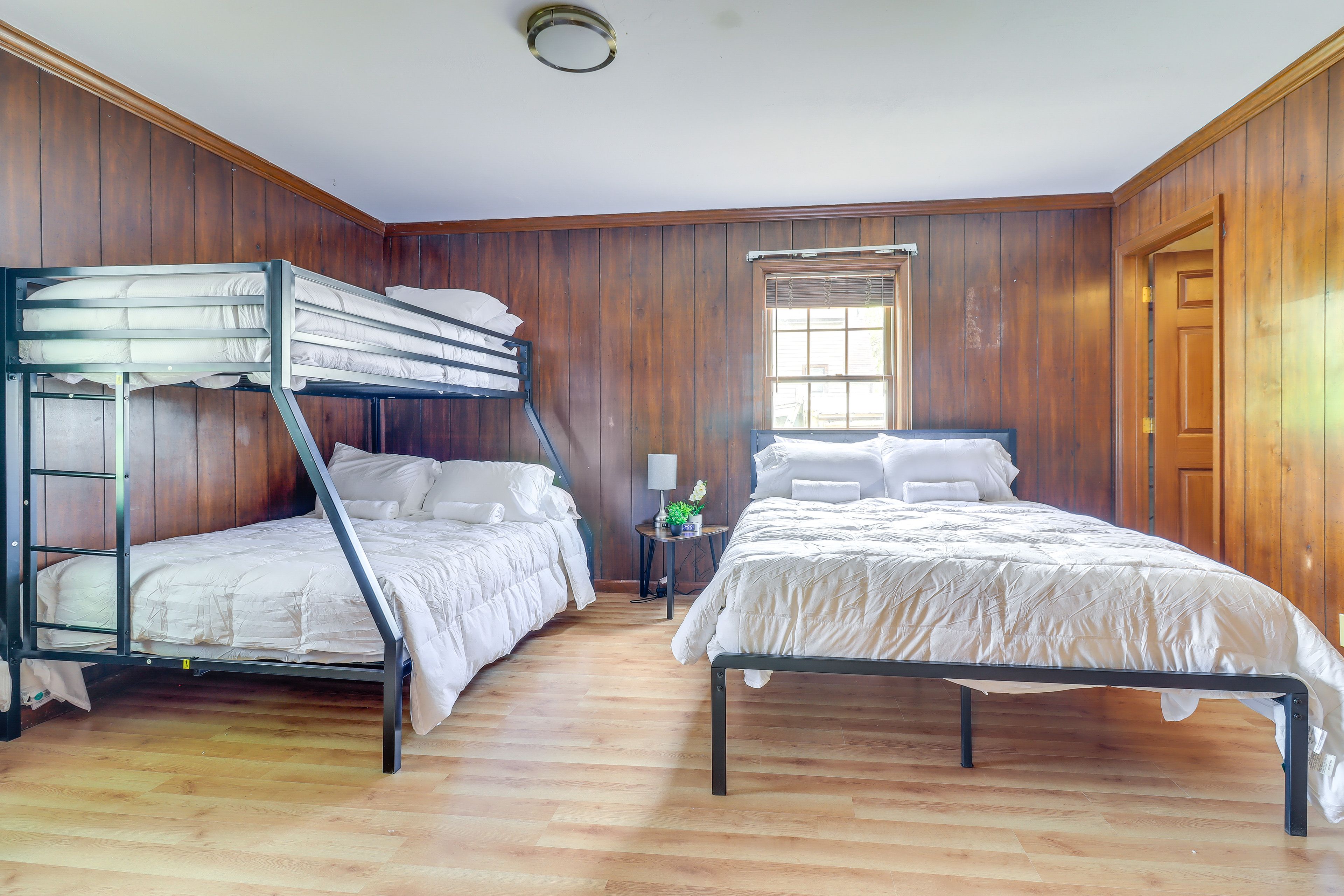Bedroom | Queen Bed | Twin/Full Bunk Bed