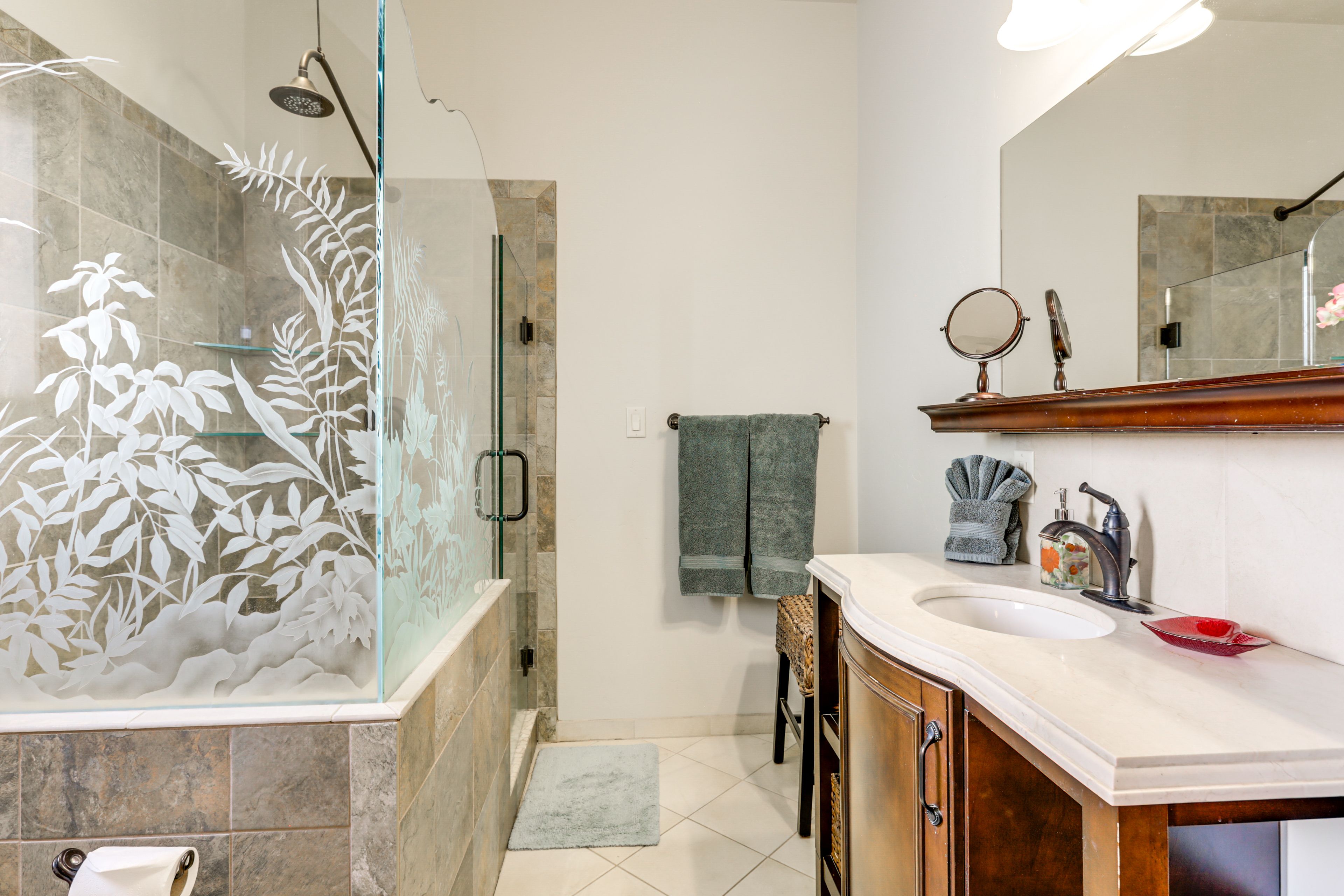 En-Suite Bathroom | Towels Provided