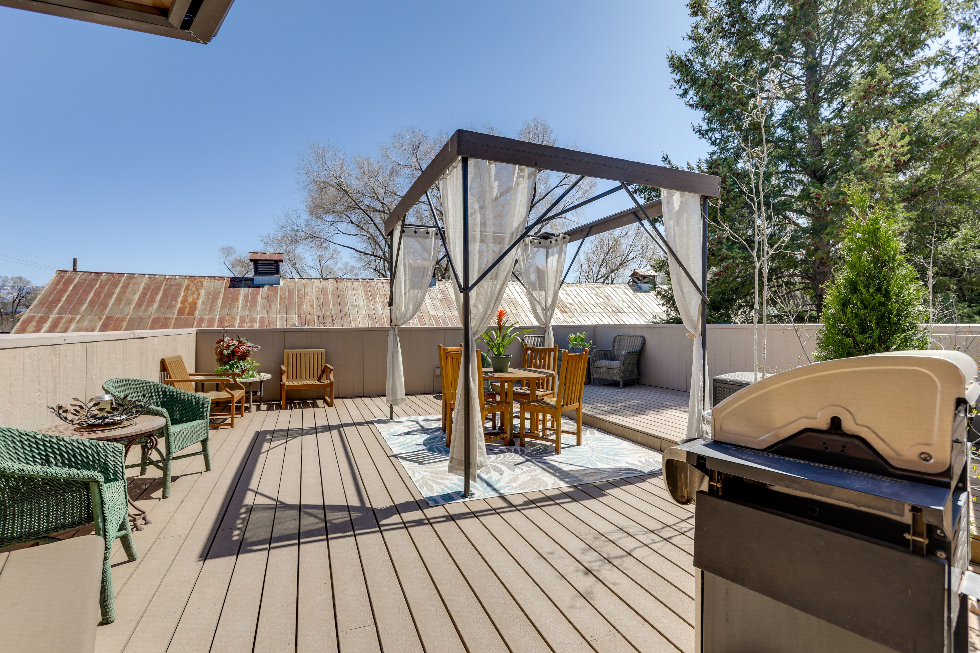 Rooftop Deck | Dining Areas | Seating | Gas Grill | Mountain Views