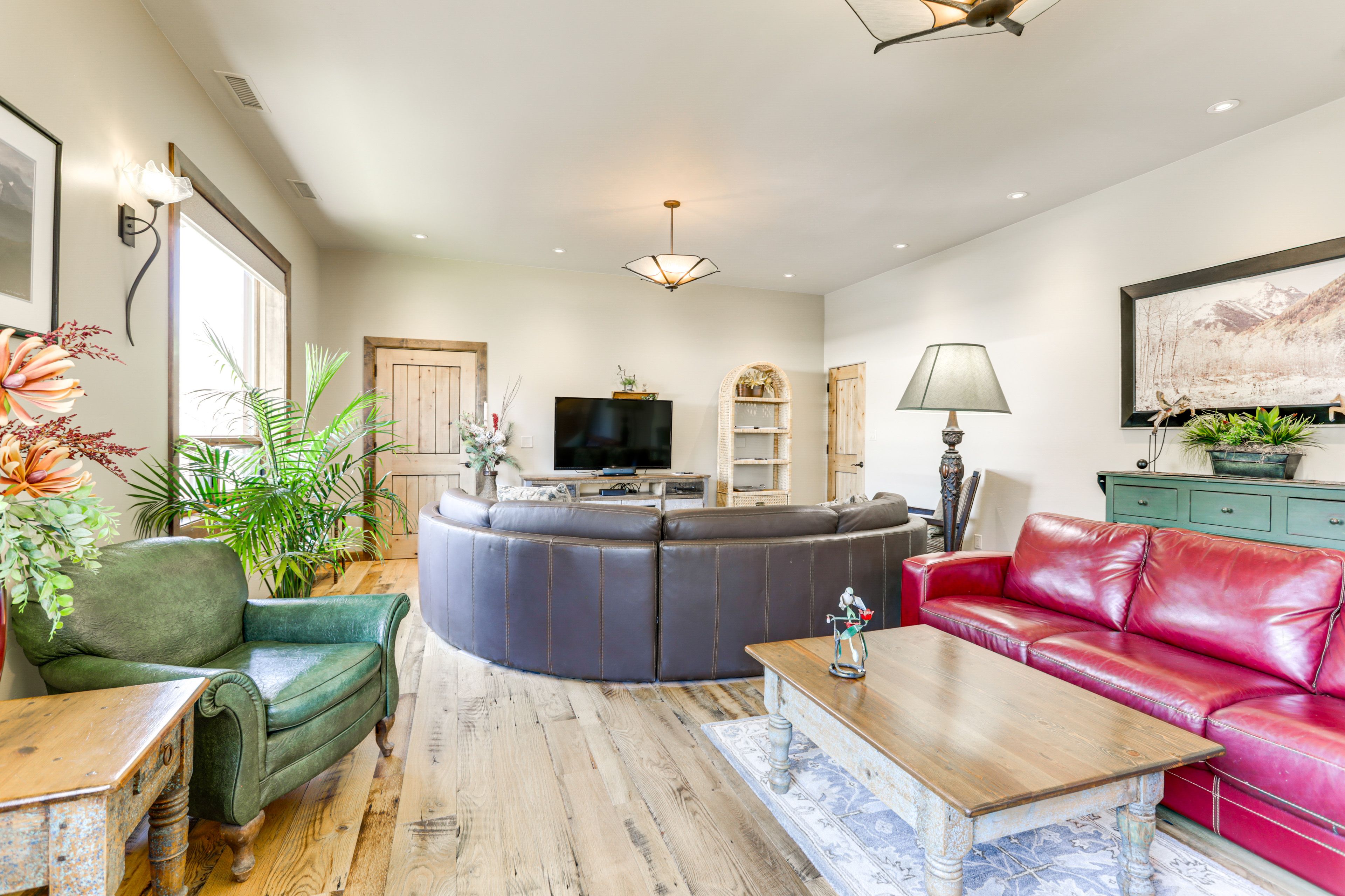 Living Room | Single-Story Apartment | Queen Sleeper Sofa | Central A/C & Heat