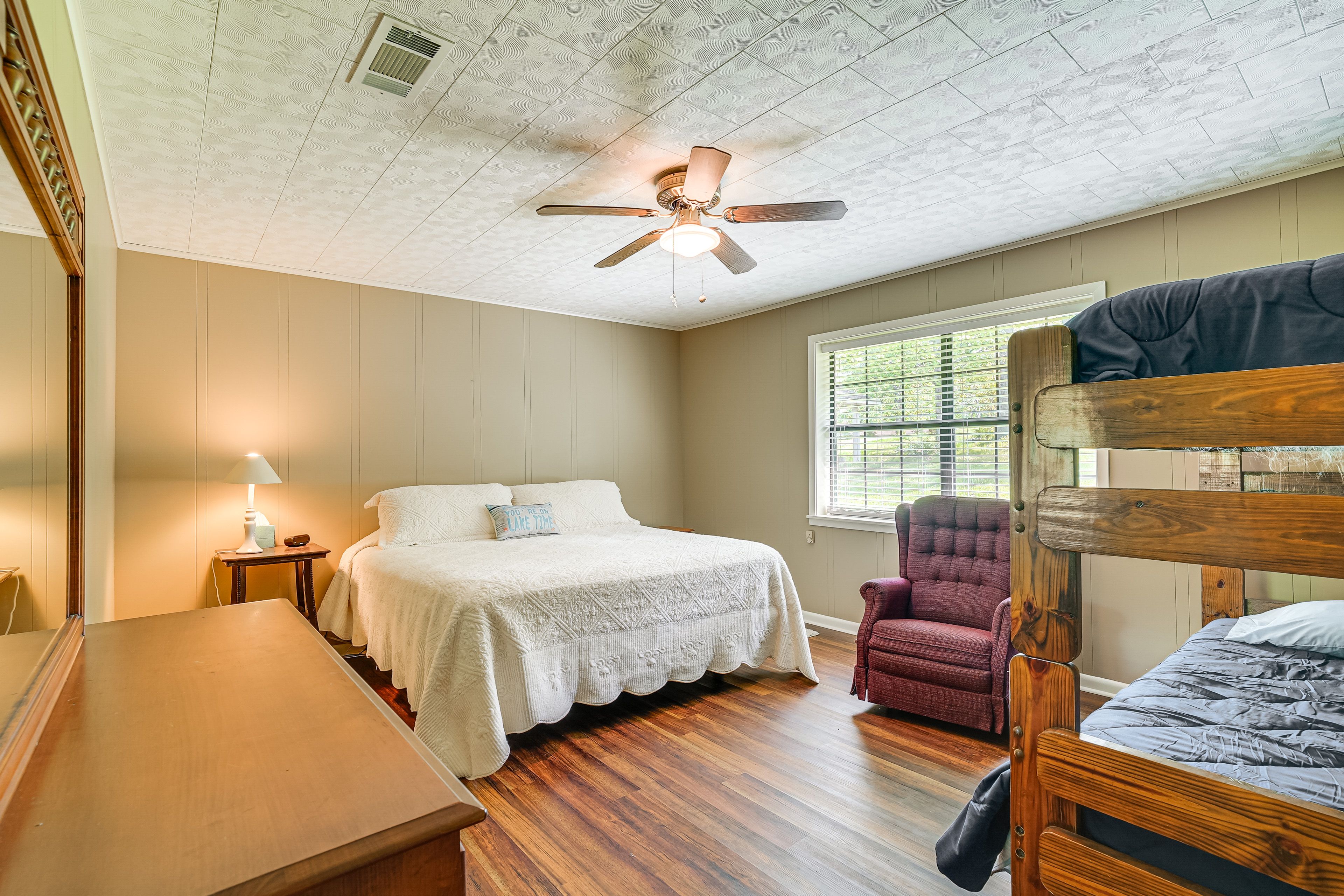 Bedroom 2 | King Bed | Twin Bunk Bed