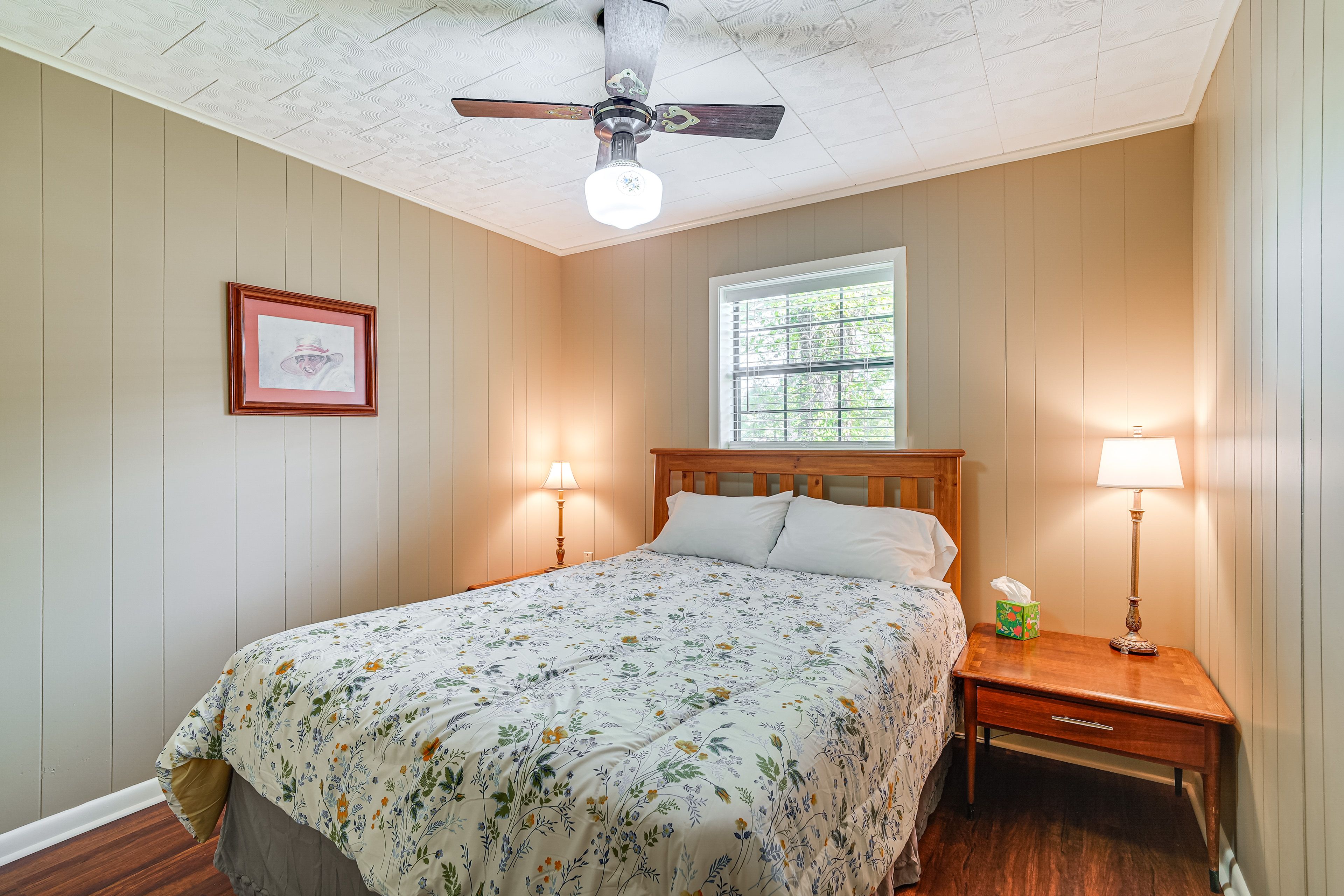Bedroom 3 | Queen Bed