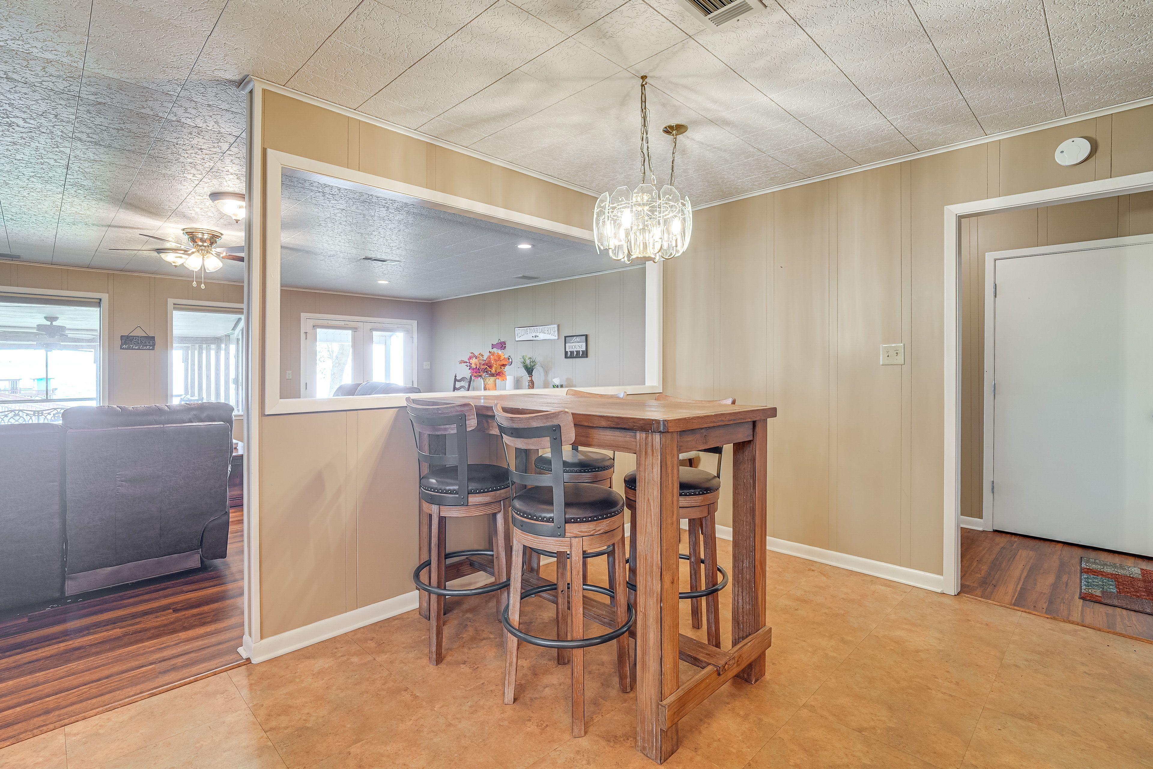 Dining Area | Dishware/Flatware