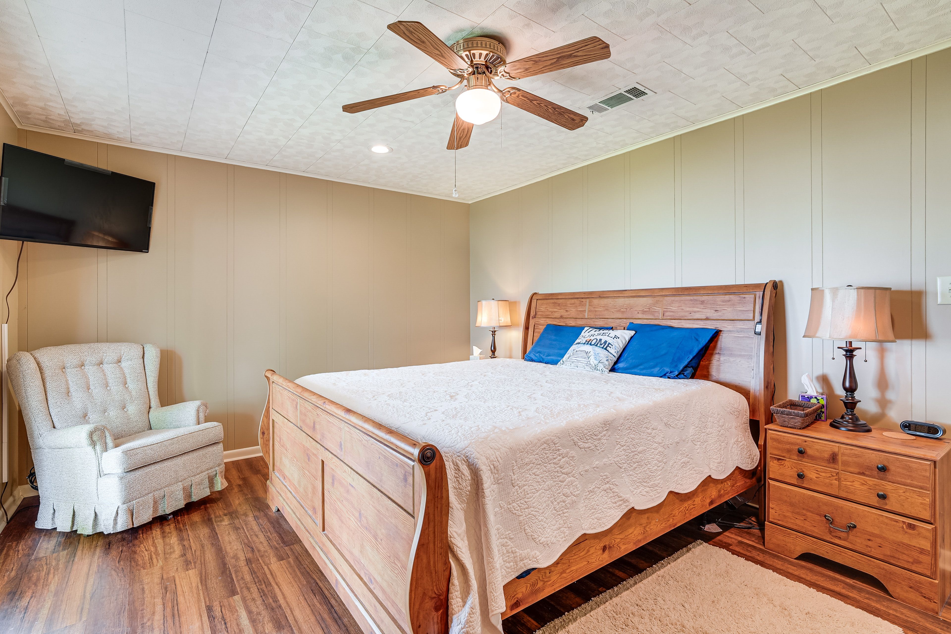 Bedroom 1 | King Bed | Linens Provided | En-Suite Bathroom