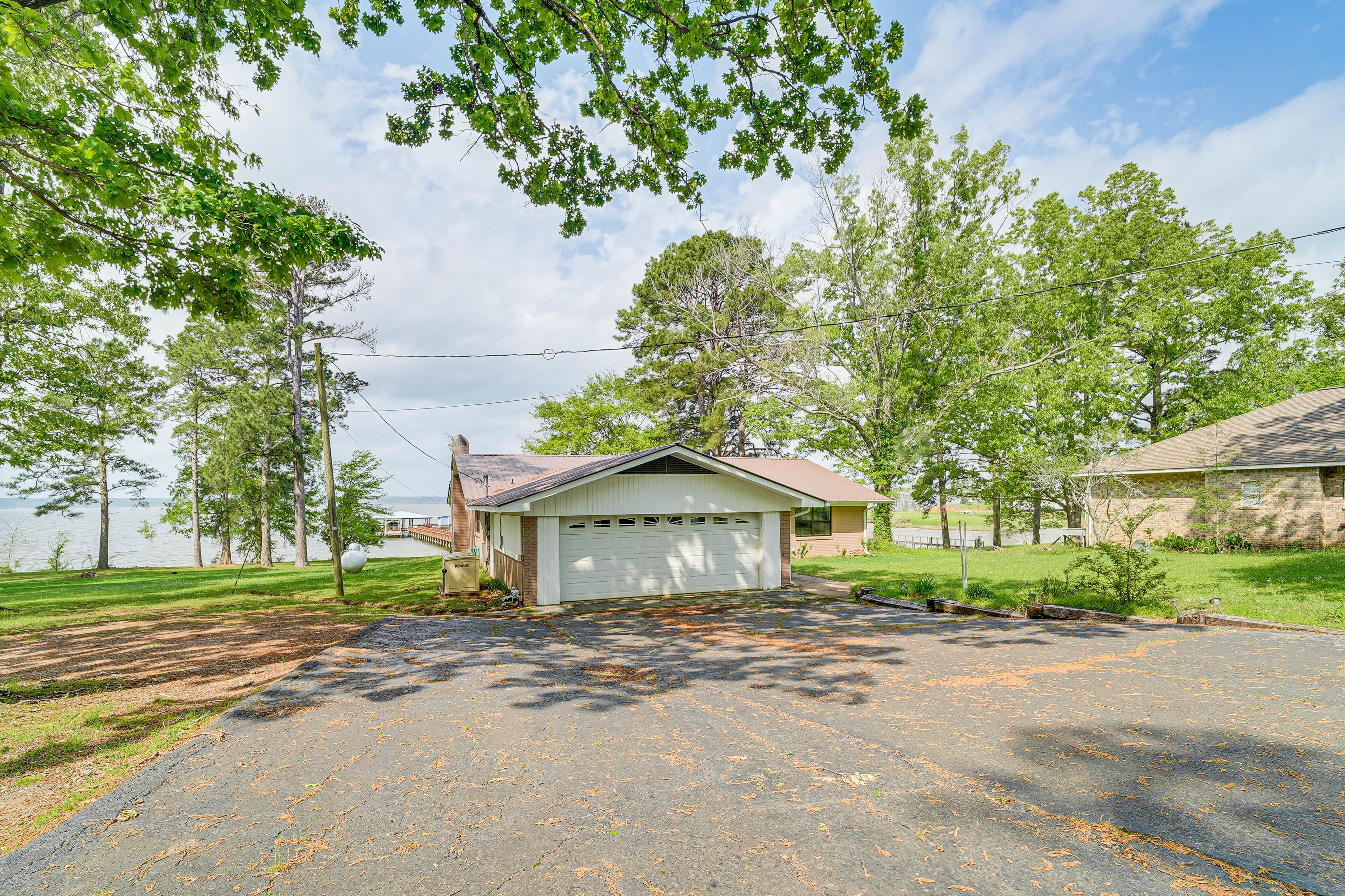 Parking | Driveway (3 Vehicles) | RV/Trailer/Boat Parking