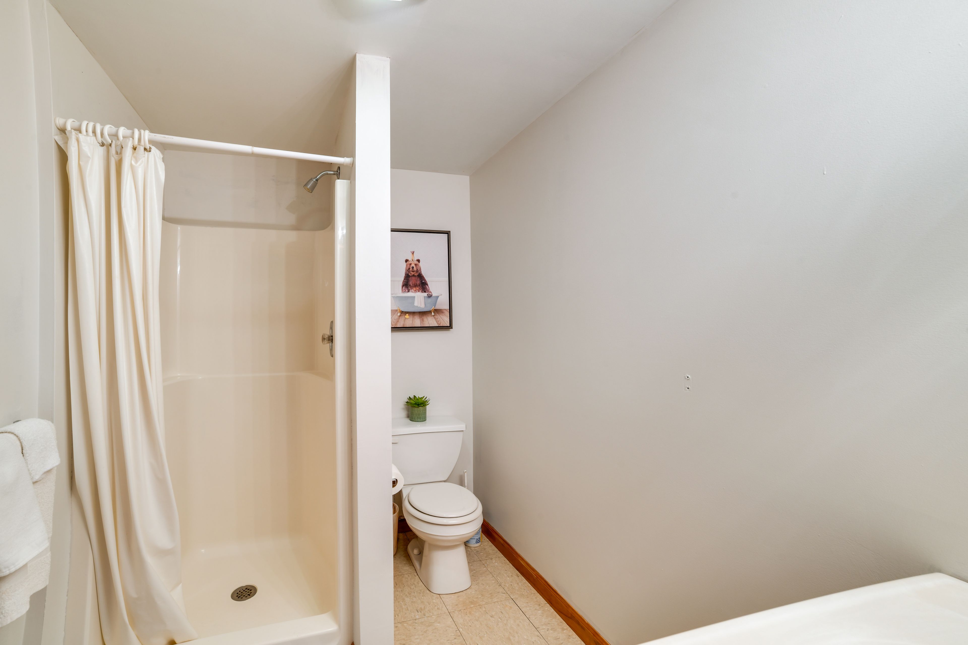 En-Suite Bathroom | 2nd Floor
