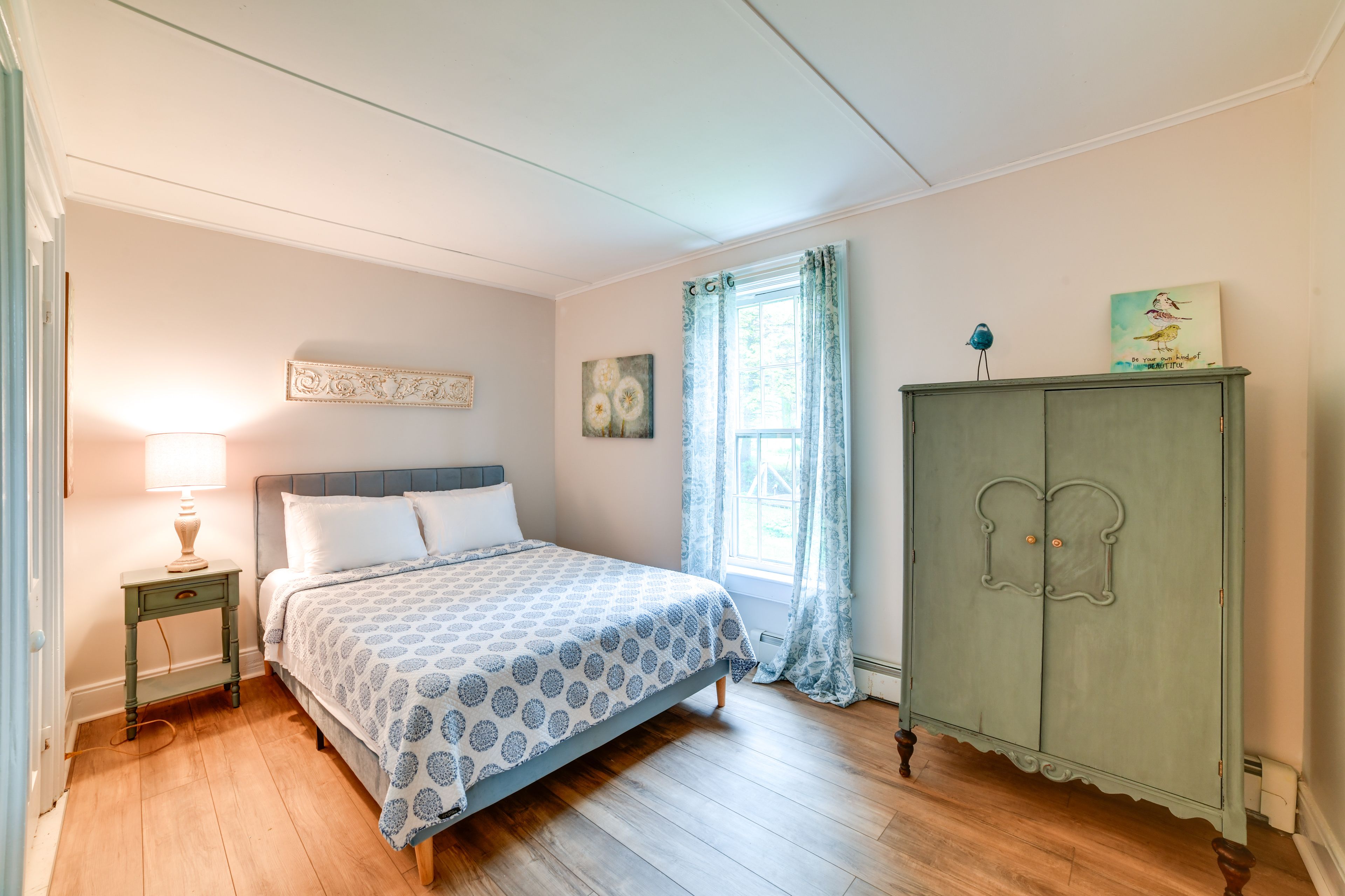 Bedroom 7 | 1st Floor | Queen Bed
