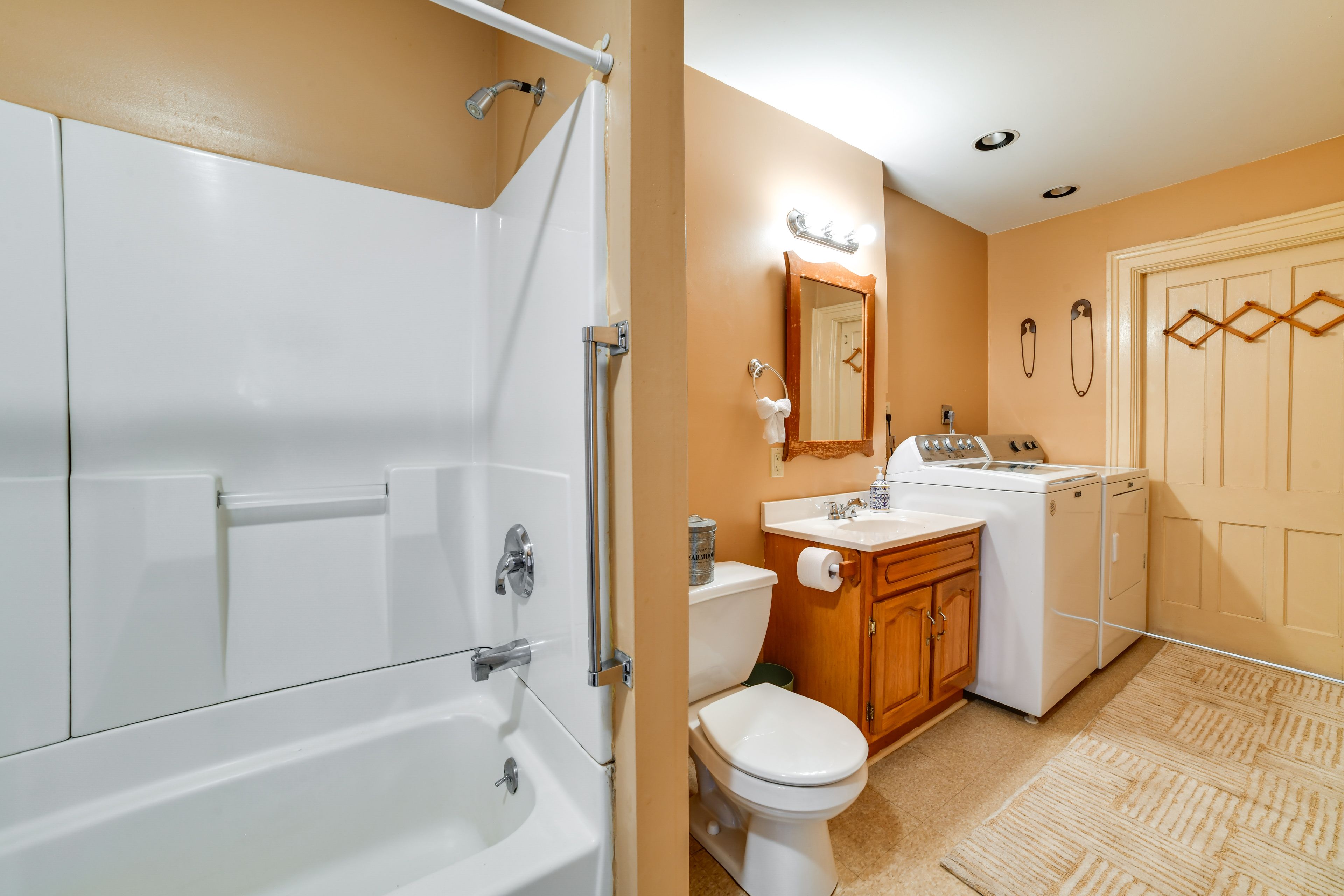 Full Bathroom | 1st Floor | In-Unit Laundry