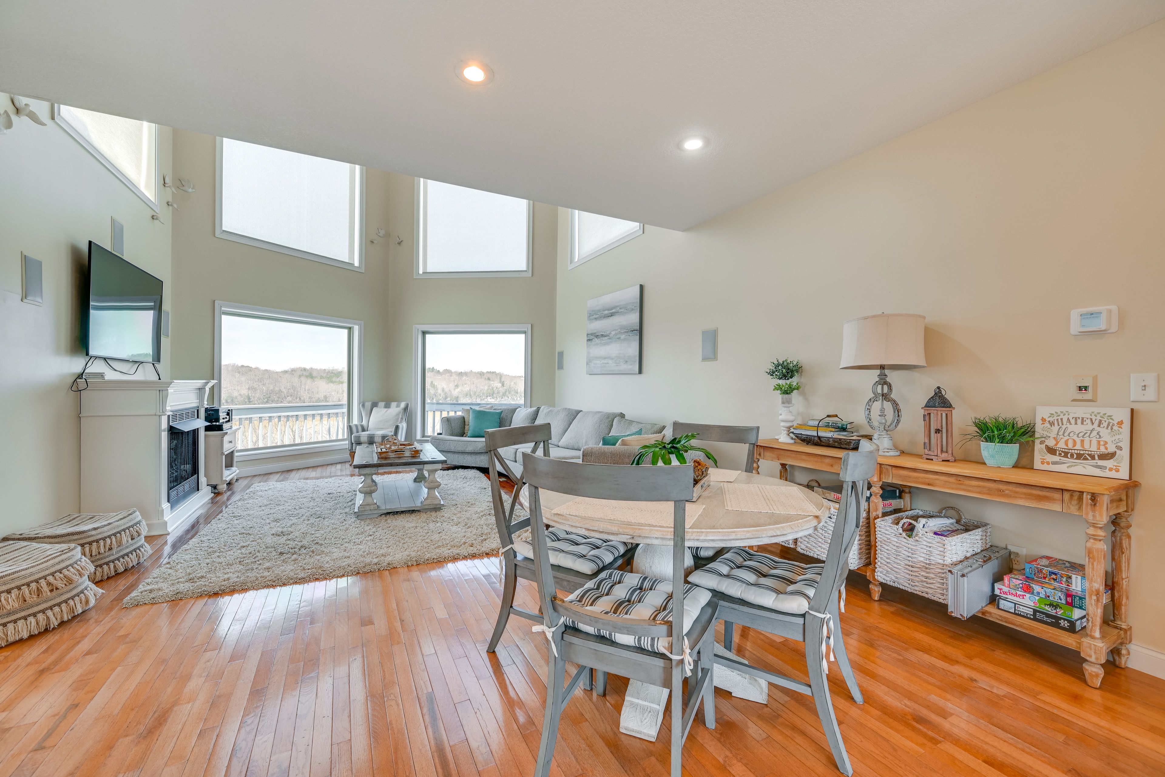 Dining Area | 1st Floor | Dishware/Flatware | Central Heating & A/C | Free WiFi