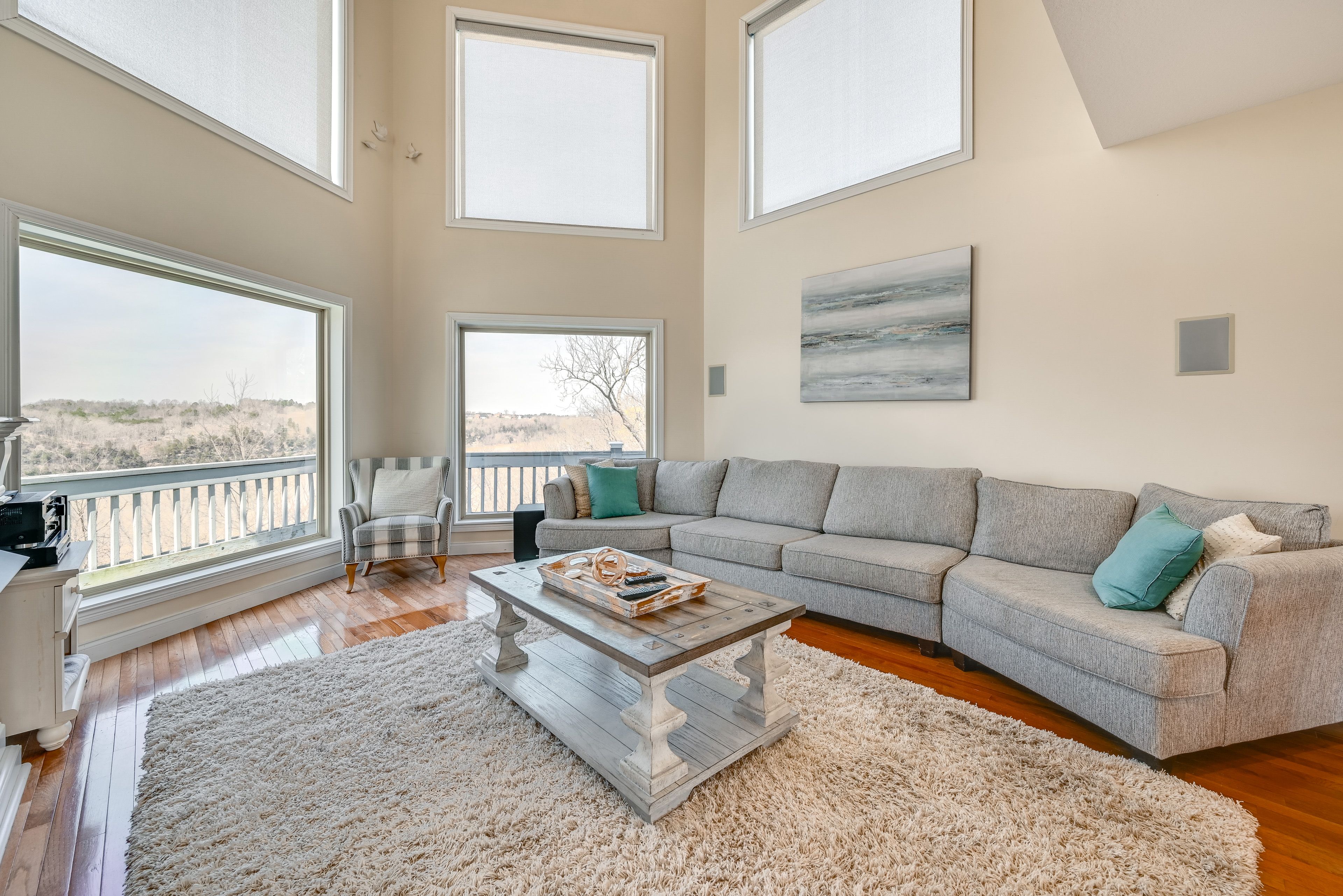 Living Room | 1st Floor | Queen Sleeper Sofa | Smart TV | Fireplace
