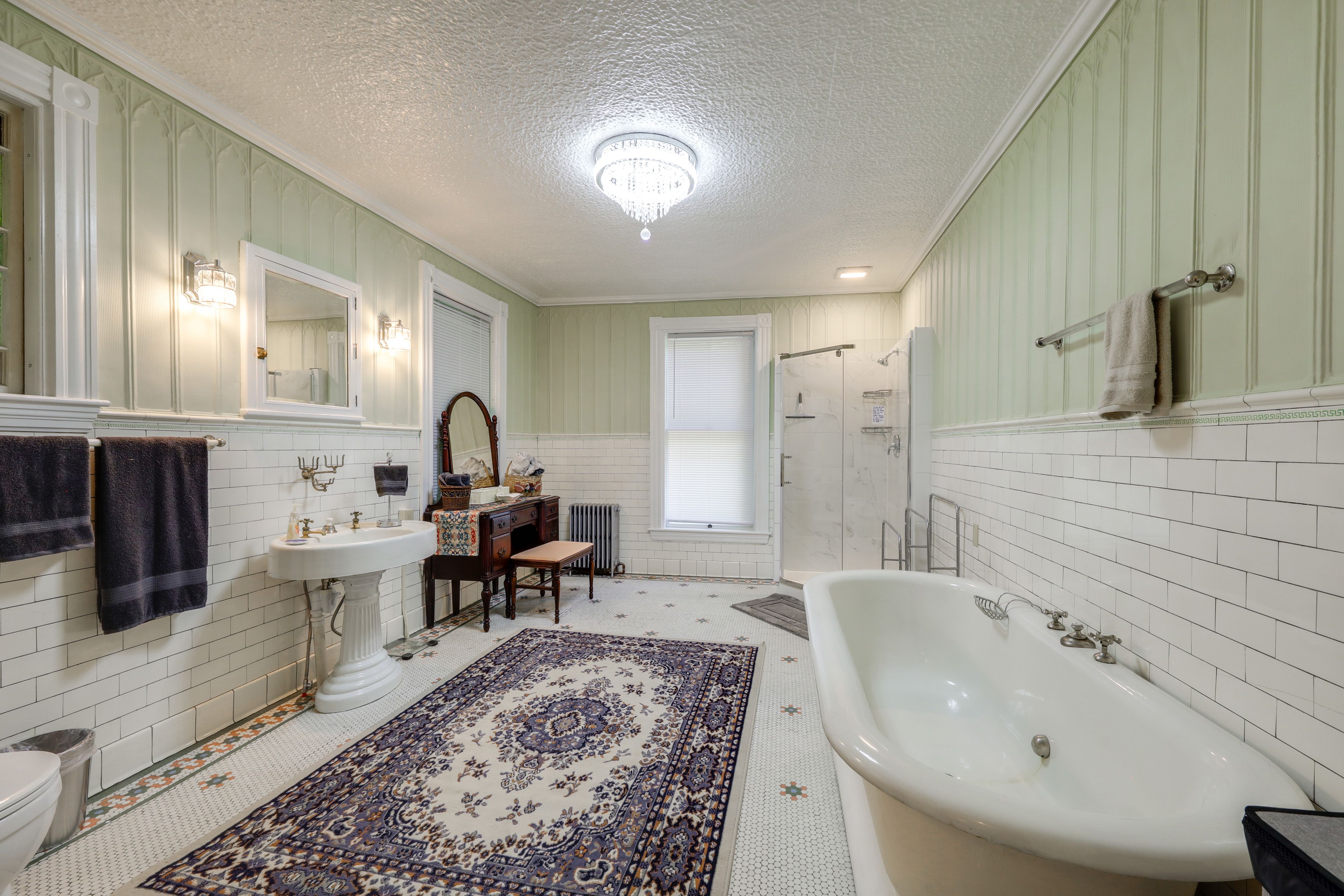 Full Bathroom | 2nd Floor