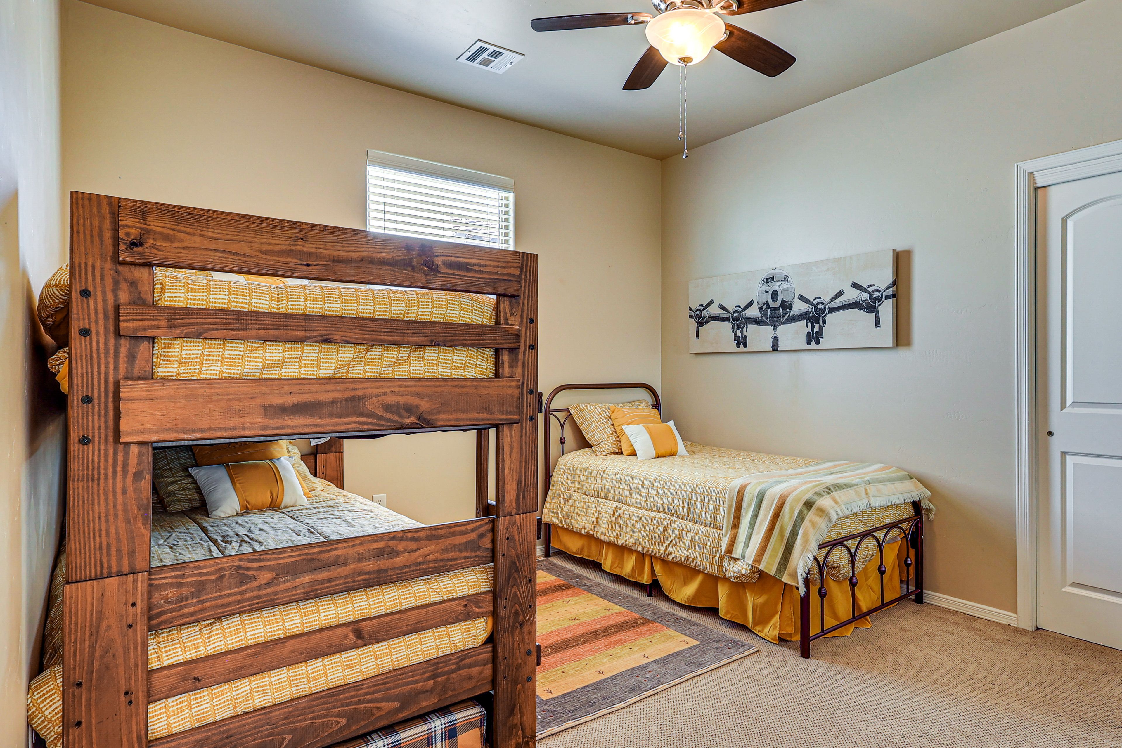 Bedroom | Twin Bunk Bed w/ Twin Trundle | Twin Bed