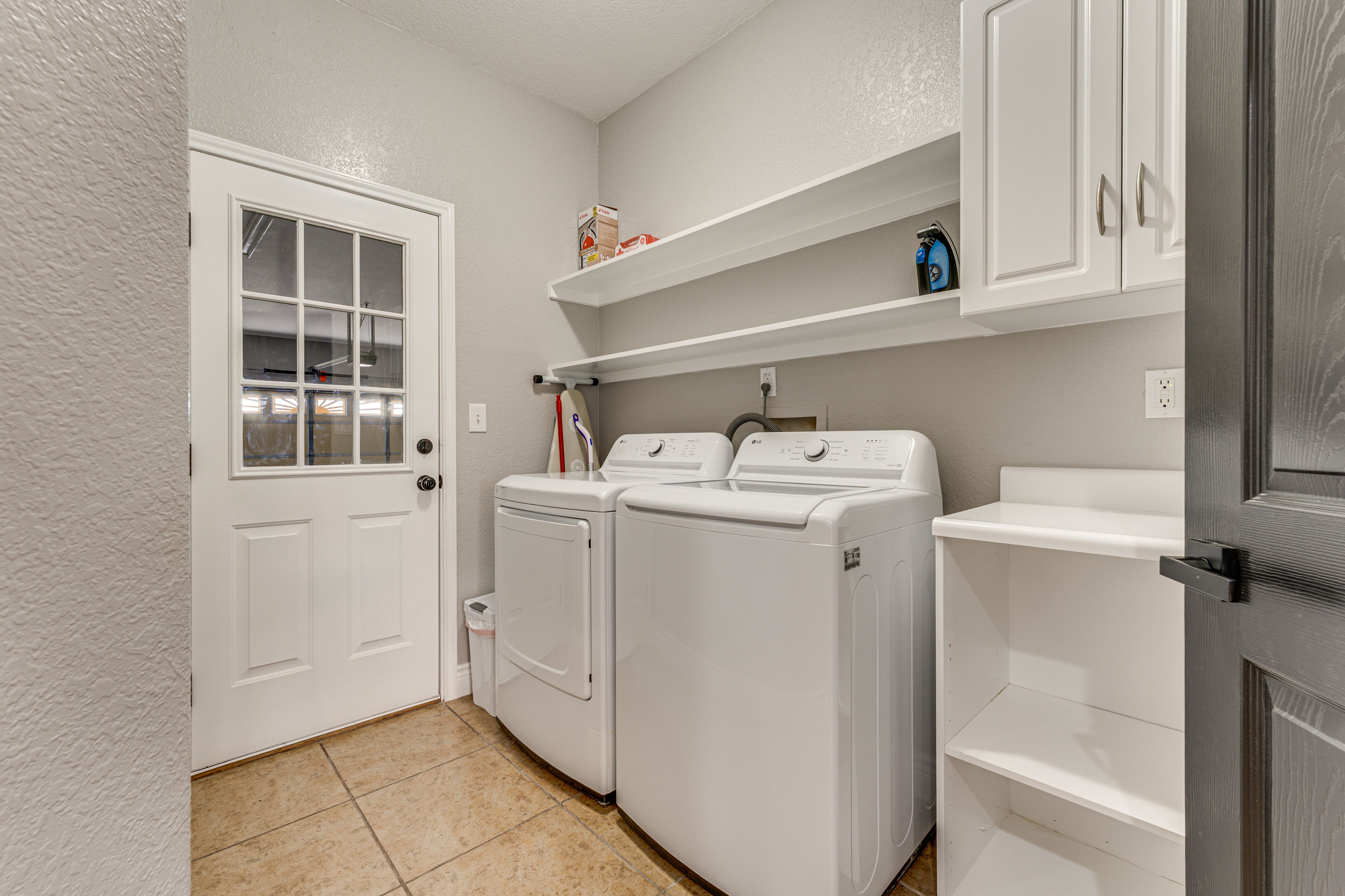 Laundry Room | Washer & Dryer