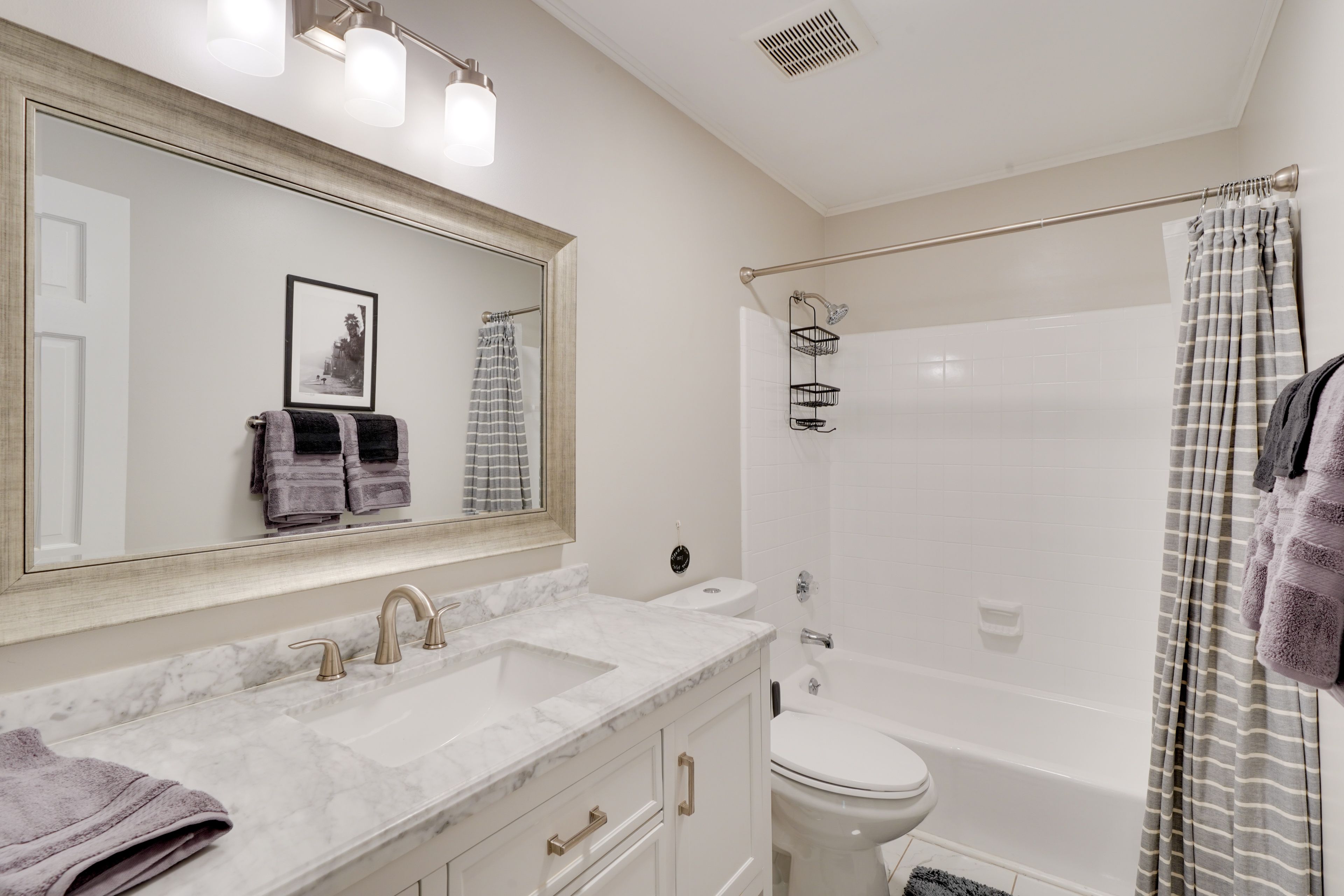 Full Bathroom | 2nd Floor