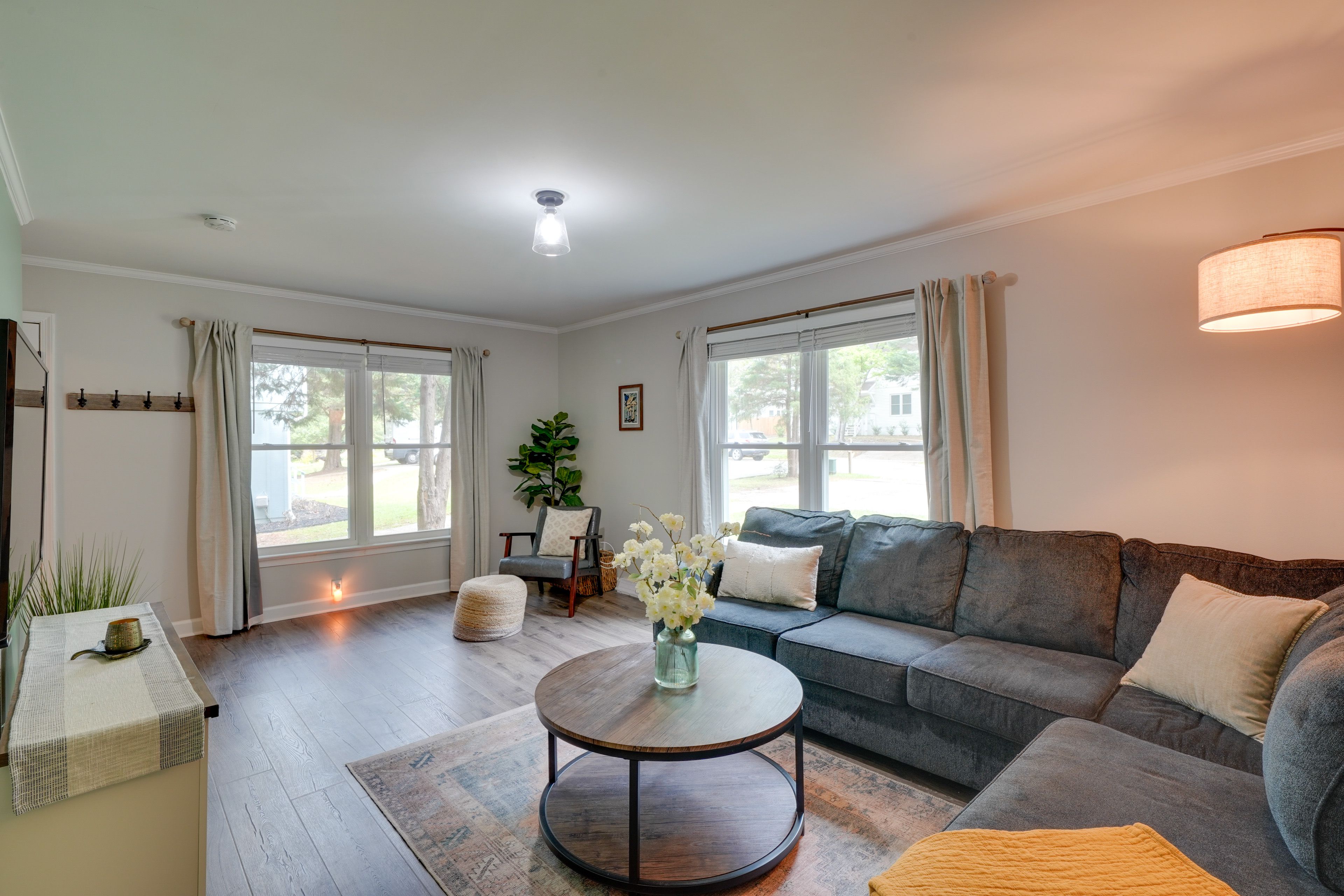 Living Room | Free WiFi | Smart TV | Central A/C | 1st Floor
