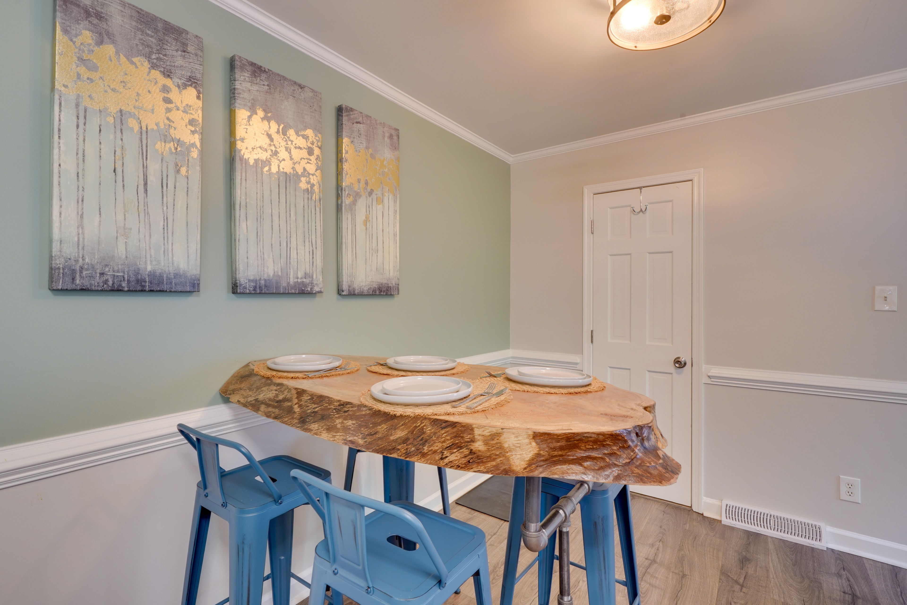 Dining Area | Dishware & Flatware Provided | 1st Floor