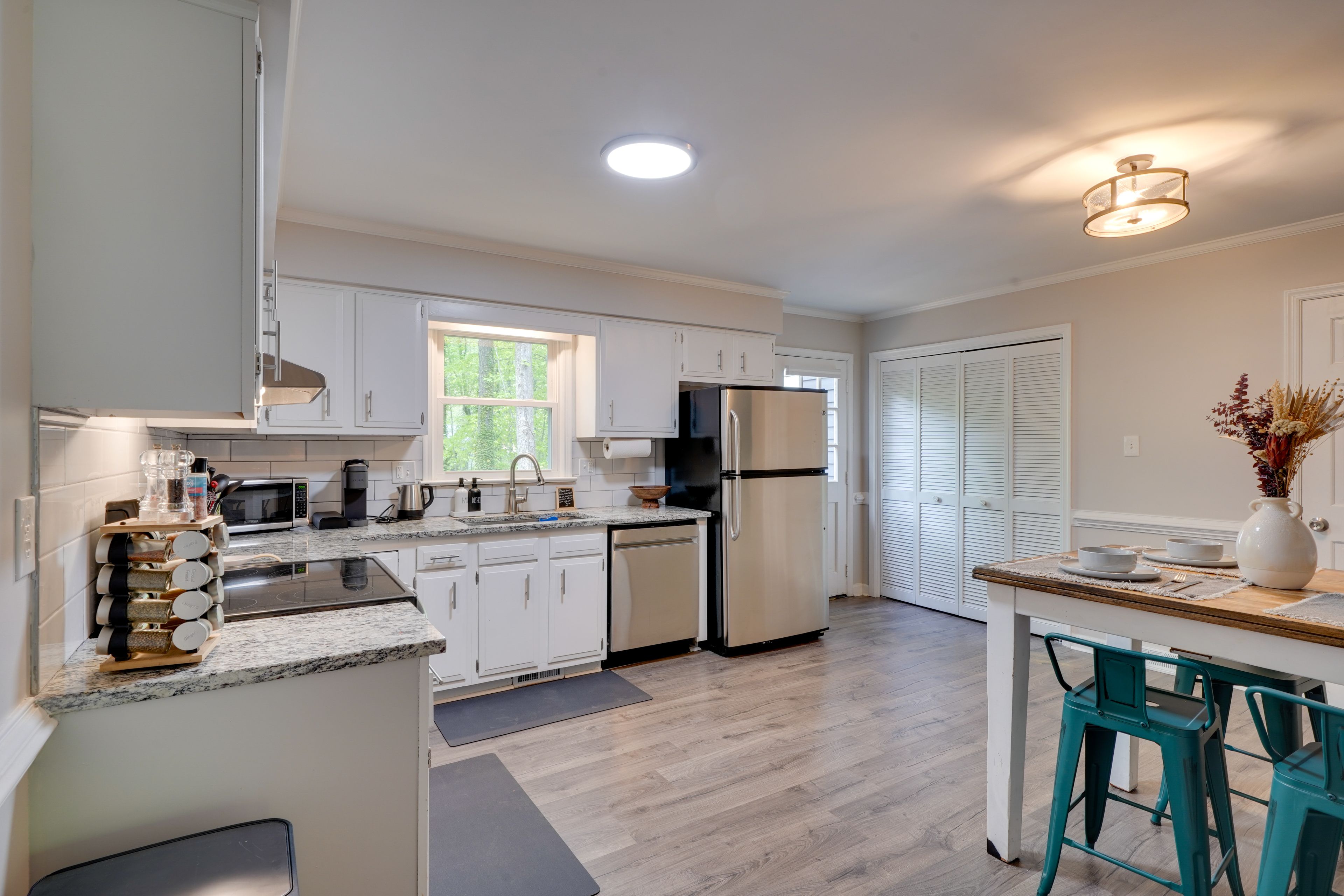 Kitchen | Dining Area | Dishware & Flatware Provided | 1st Floor