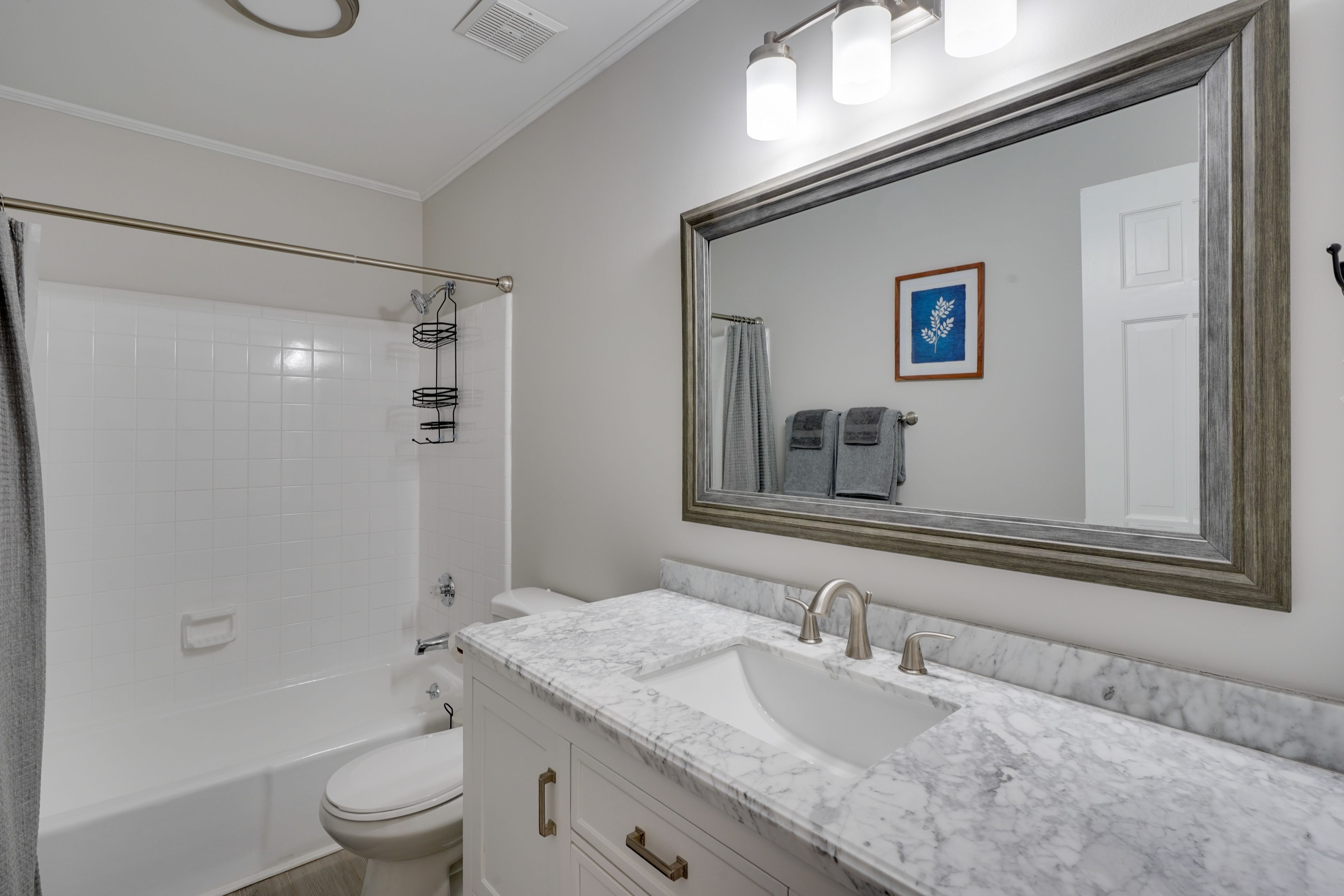 Full Bathroom | 2nd Floor
