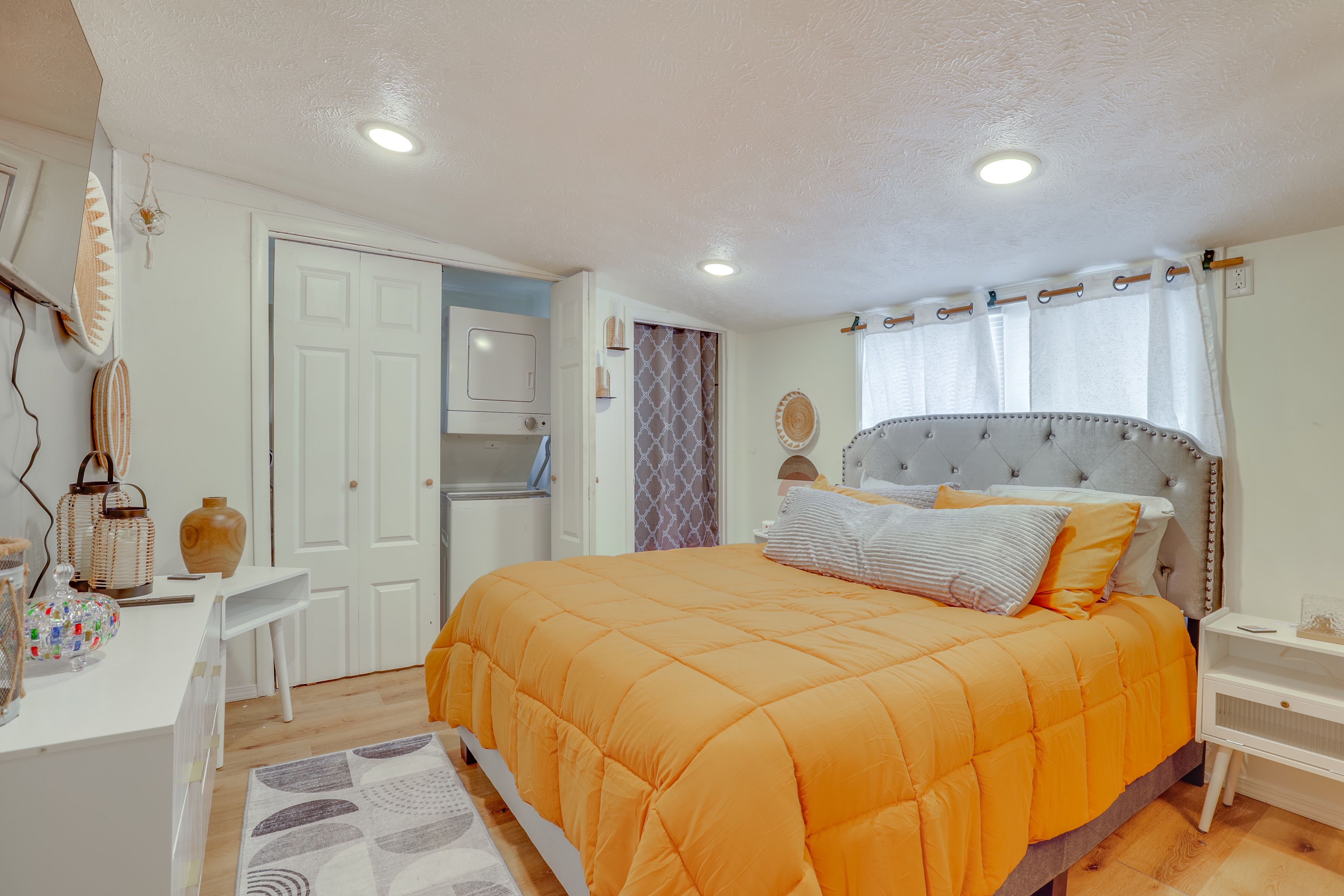 Bedroom 1 | Queen Bed | Linens Provided | Washer/Dryer