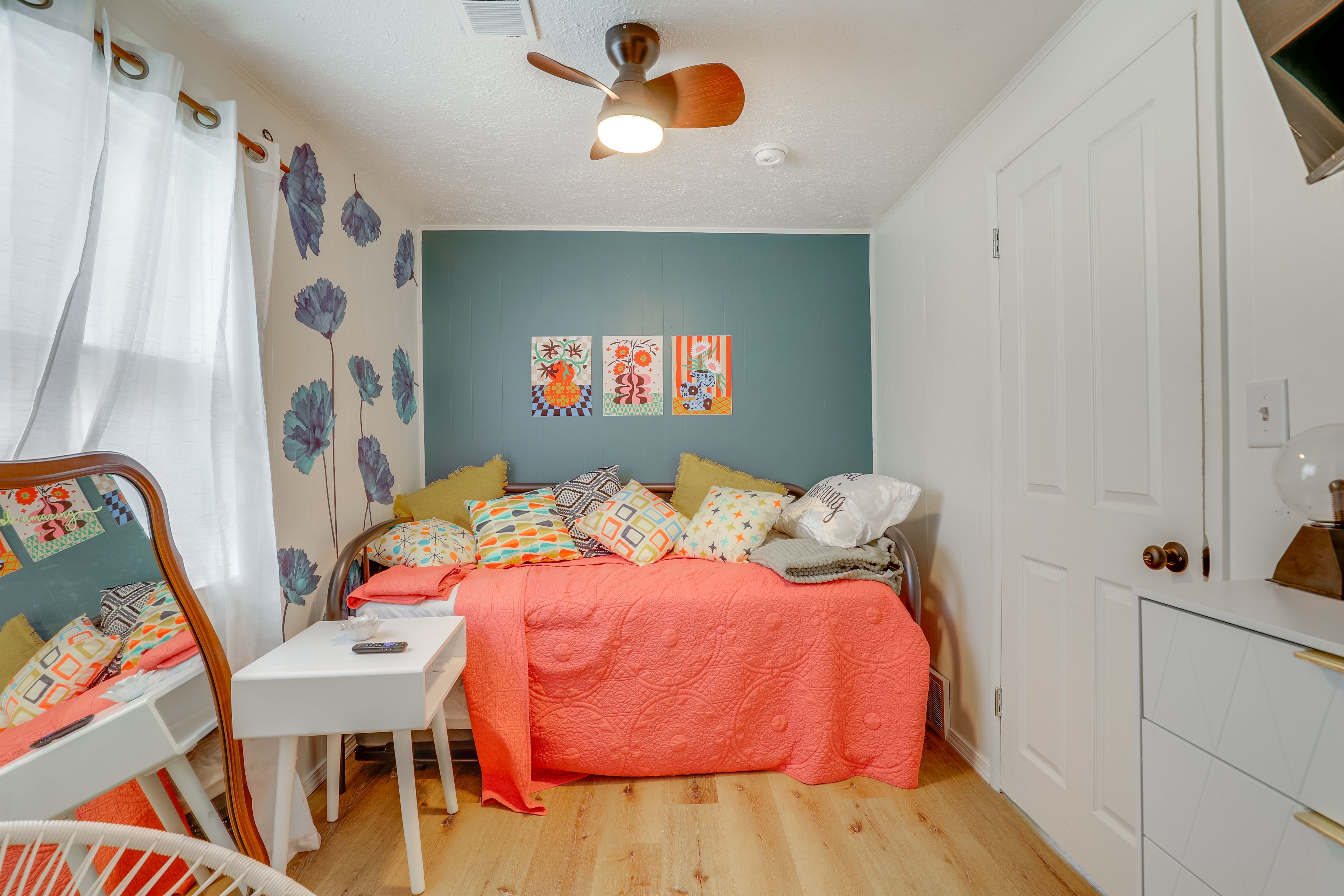 Bedroom 2 | Twin Daybed w/ Twin Trundle