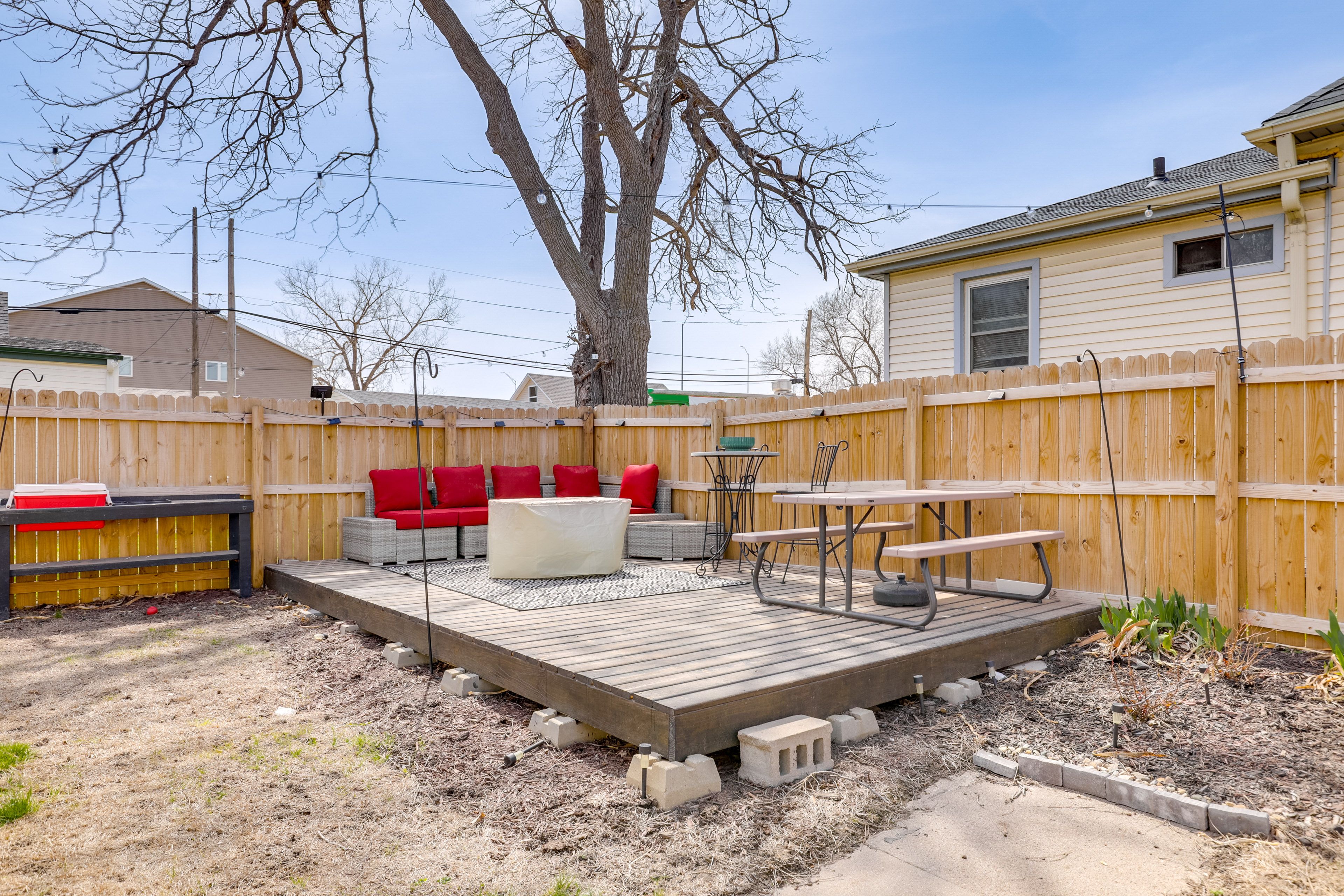 Fenced Backyard | Patio | Gas Grill | Gas Fire Pit Table | Picnic Table