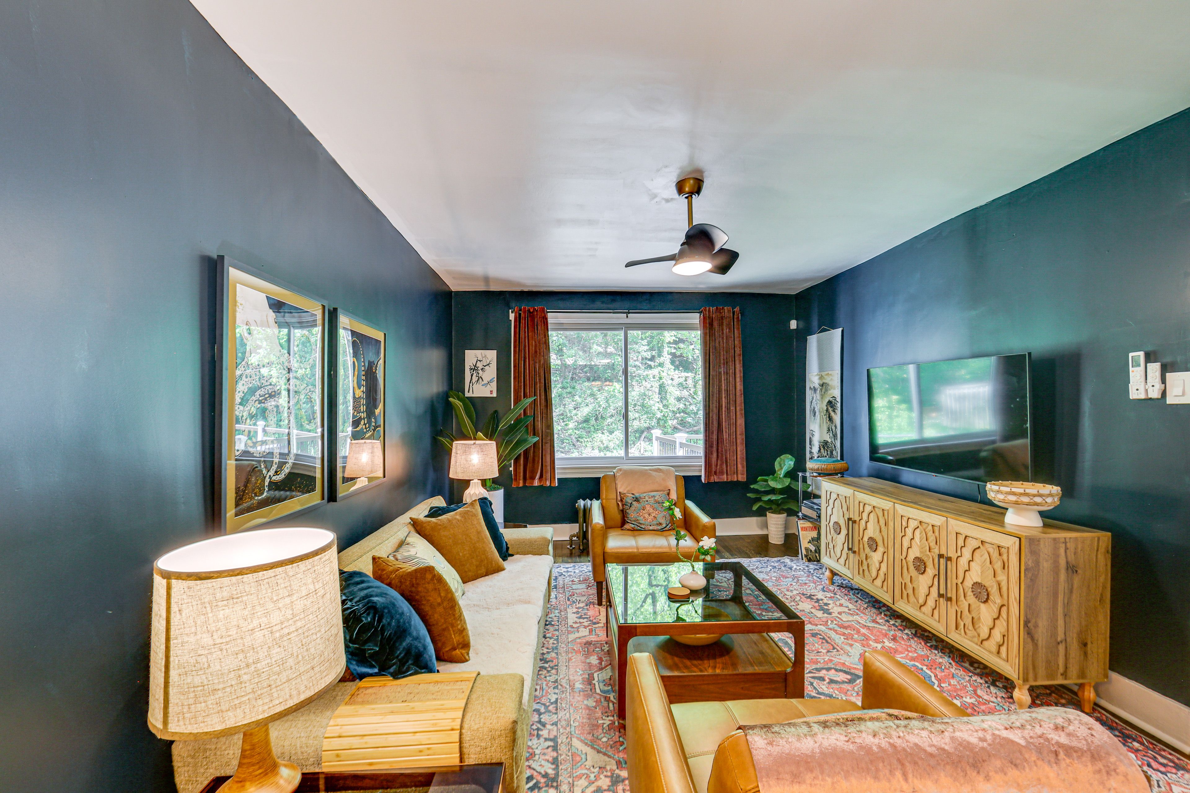 Living Room | 1st Floor | Smart TV